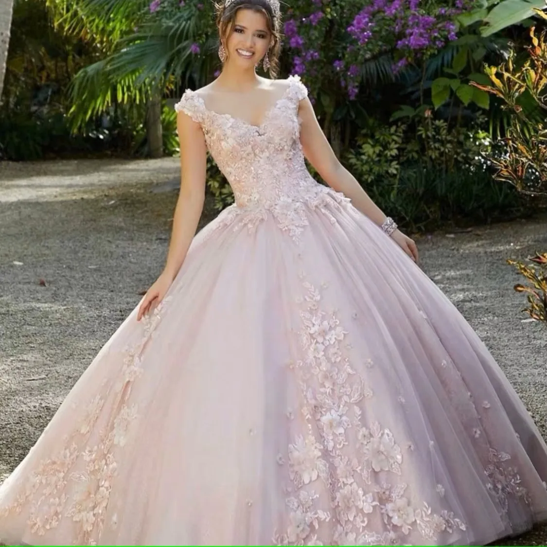 Ярко-розовое платье Quinceanera 2025 года, милое бальное платье с цветочной аппликацией и открытой спиной для вечеринки, милое бальное платье принцессы 16, Vestidos De 15 Años
Ярко-розовое платье Quinceanera 2025 года, милое бальное платье с цветочной аппликацией и открытой спиной для вечеринки, милое бальное платье принцессы 16, Vestidos De 15 Años