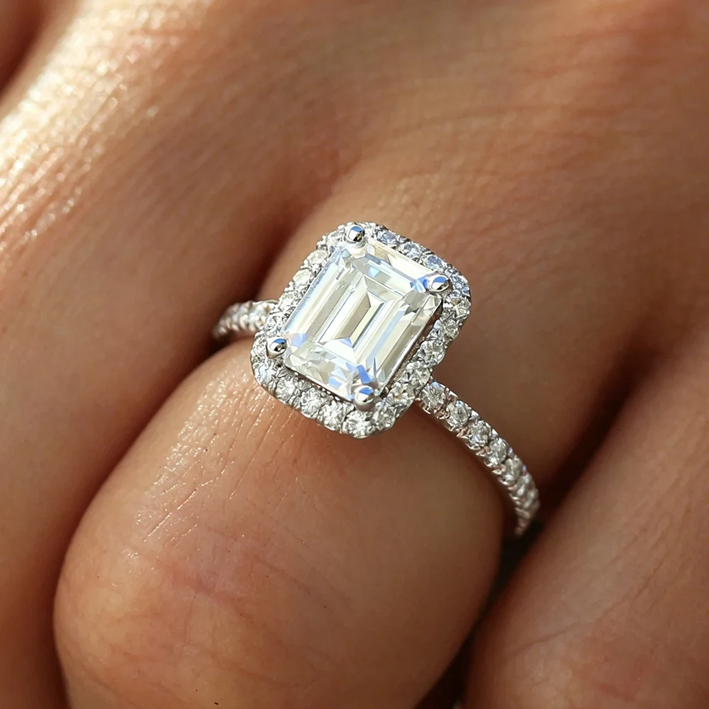 Кольцо для помолвки с муассанитом изумрудной/радиантной огранки 1CT/2CT для женщин, сверкающее, с ореолом из лабораторных бриллиантов, из серебра S925, обручальное кольцо, ювелирное изделие GRA
Кольцо для помолвки с муассанитом изумрудной/радиантной огранки 1CT/2CT для женщин, сверкающее, с ореолом из лабораторных бриллиантов, из серебра S925, обручальное кольцо, ювелирное изделие GRA