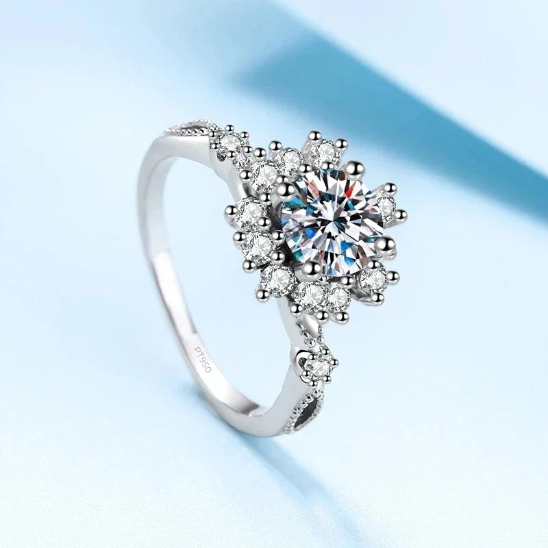 Romantic Jewelry Flower Platinum PT950 Diamond VVS1 D Color 0.5/1CT Moissanite Engagement Resizable Ring Women with Certificate
Romantic Jewelry Flower Platinum PT950 Diamond VVS1 D Color 0.5/1CT Moissanite Engagement Resizable Ring Women with Certificate