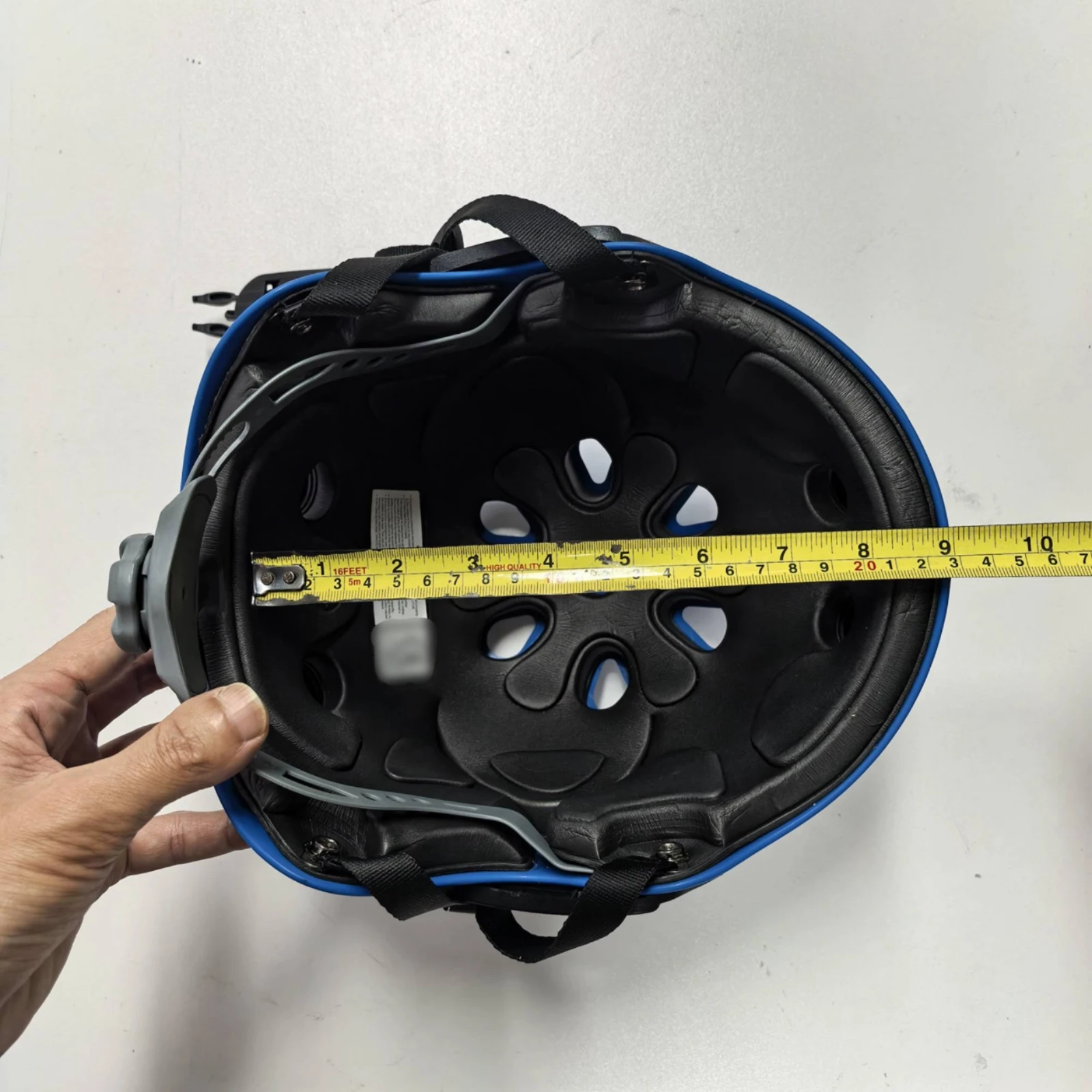 Sports Helmet Adjustable Chin Strap Hard-Shell Helmet Shielding Headgear Shock Absorption Athletic Equipment Breathable
Sports Helmet Adjustable Chin Strap Hard-Shell Helmet Shielding Headgear Shock Absorption Athletic Equipment Breathable