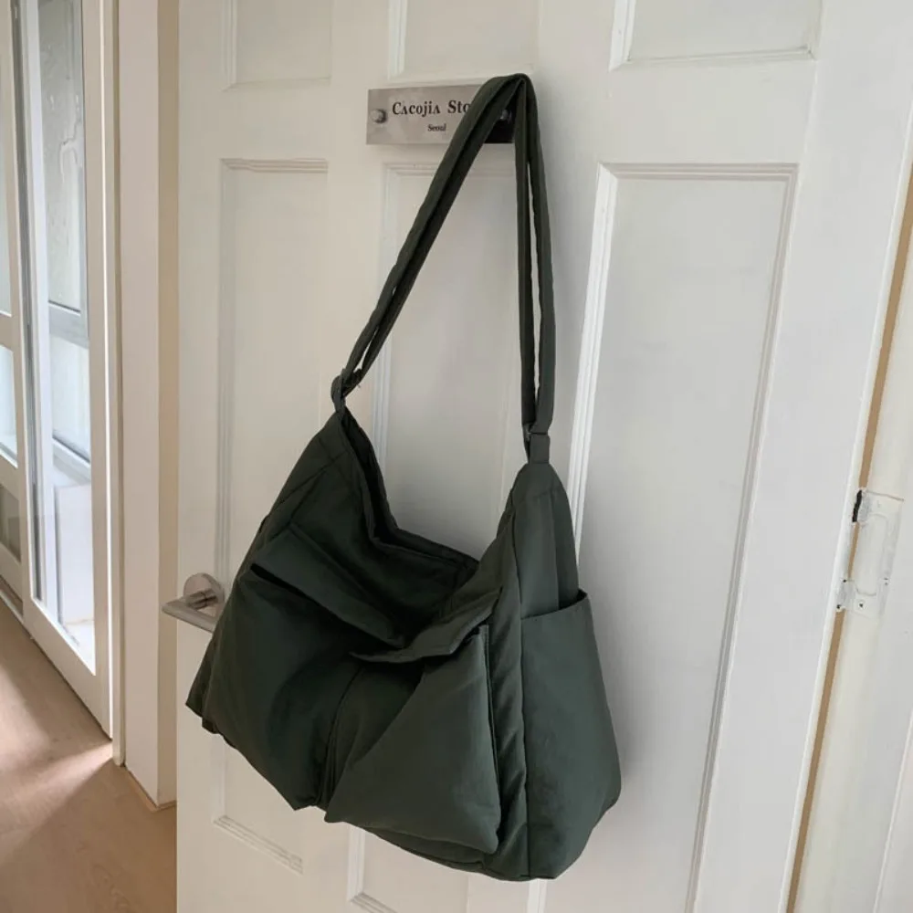 Трендовая нейлоновая сумка через плечо большой емкости с несколькими карманами, спортивная мужская сумка на плечо, водонепроницаемая портативная холщовая сумка-мессенджер для мужчин 
Трендовая нейлоновая сумка через плечо большой емкости с несколькими карманами, спортивная мужская сумка на плечо, водонепроницаемая портативная холщовая сумка-мессенджер для мужчин