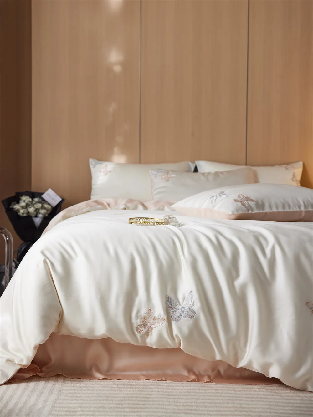 Ice Cool Silk Smooth 60pcs Austrian Orchid Sky Silk 4-piece Set with Clear Embroidery New Butterfly Duvet Cover
Ice Cool Silk Smooth 60pcs Austrian Orchid Sky Silk 4-piece Set with Clear Embroidery New Butterfly Duvet Cover