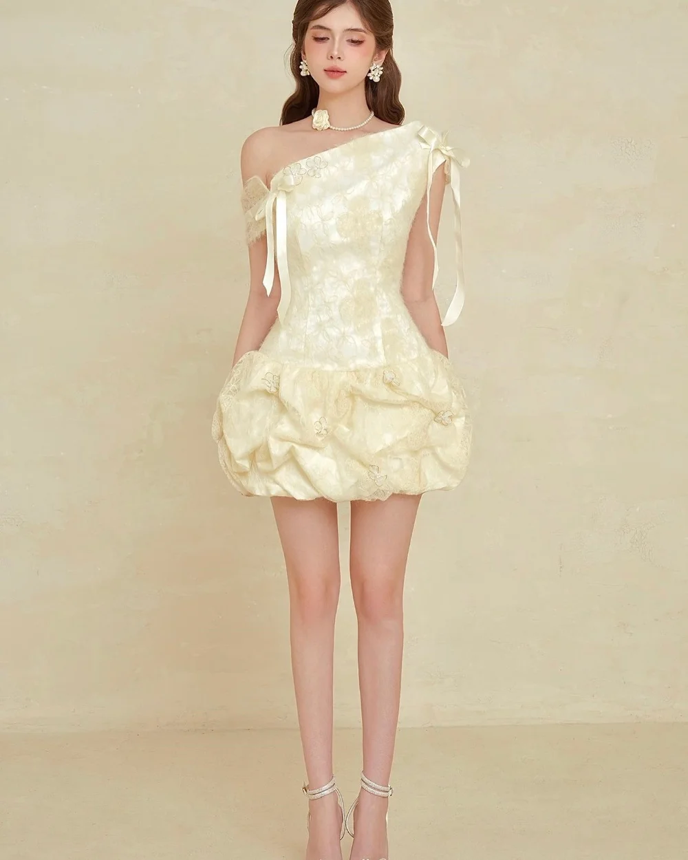 Customized Bow Ribbon Ruched Off-the-shoulder Ball Gown Mini Dresses Bespoke Occasion Cocktail Party Fashion Modern Style
Customized Bow Ribbon Ruched Off-the-shoulder Ball Gown Mini Dresses Bespoke Occasion Cocktail Party Fashion Modern Style