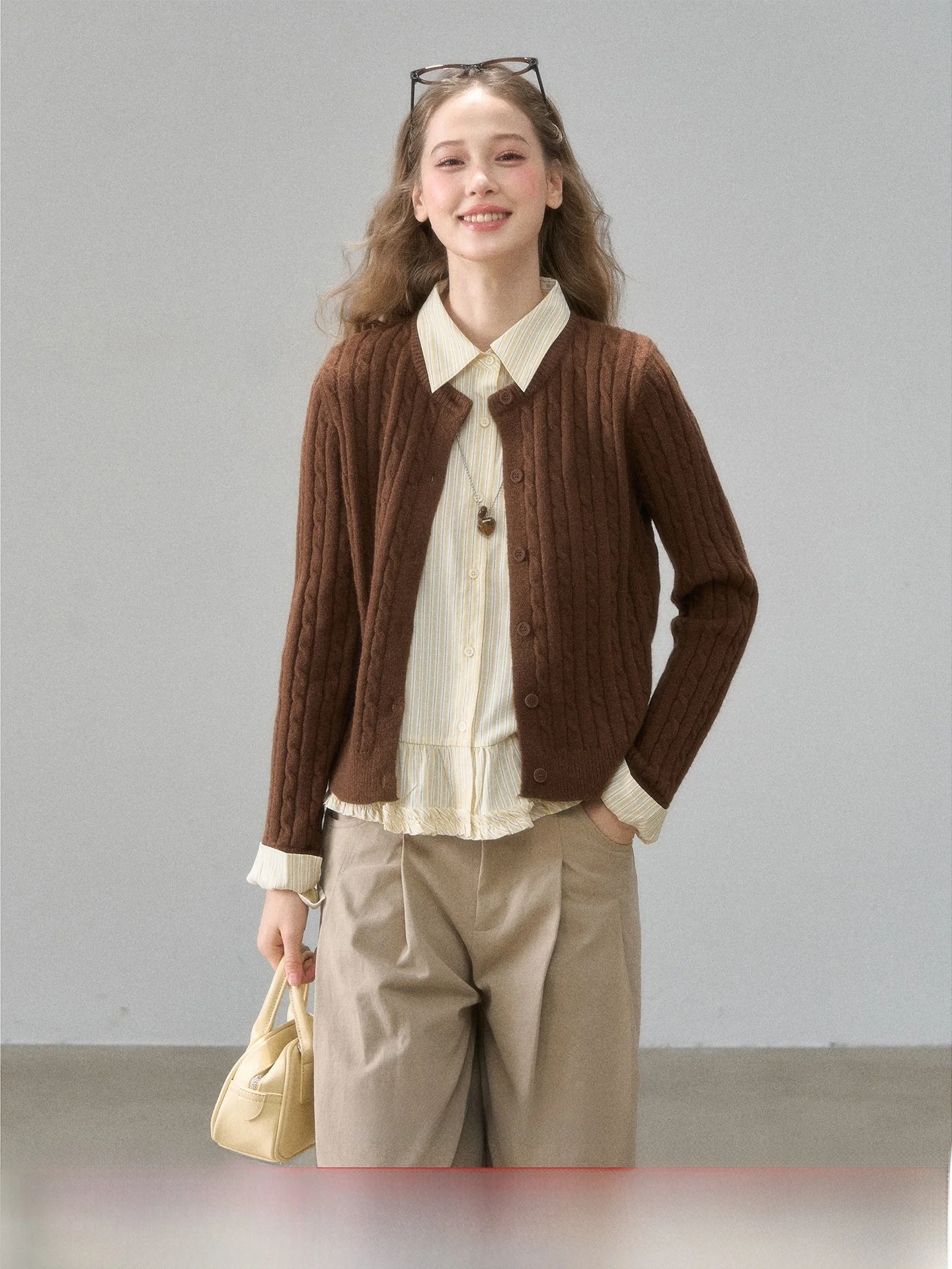 Faionable Korean Sle Women's Knitted round Ne Open Cardigan Early Autumn Top Super Cute Small Wildberry Design 2025
Faionable Korean Sle Women's Knitted round Ne Open Cardigan Early Autumn Top Super Cute Small Wildberry Design 2025