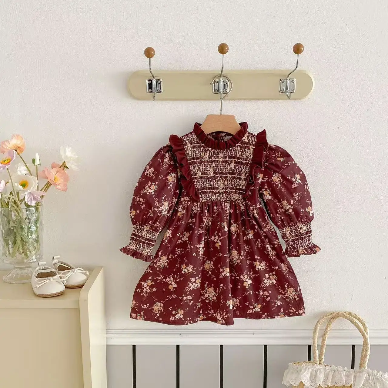 2025 Spring New Children Vintage Puff Sleeve Pleated Dress Cotton Baby Girls Sweet Floral Princess Dress Toddler Kids Clothes
2025 Spring New Children Vintage Puff Sleeve Pleated Dress Cotton Baby Girls Sweet Floral Princess Dress Toddler Kids Clothes