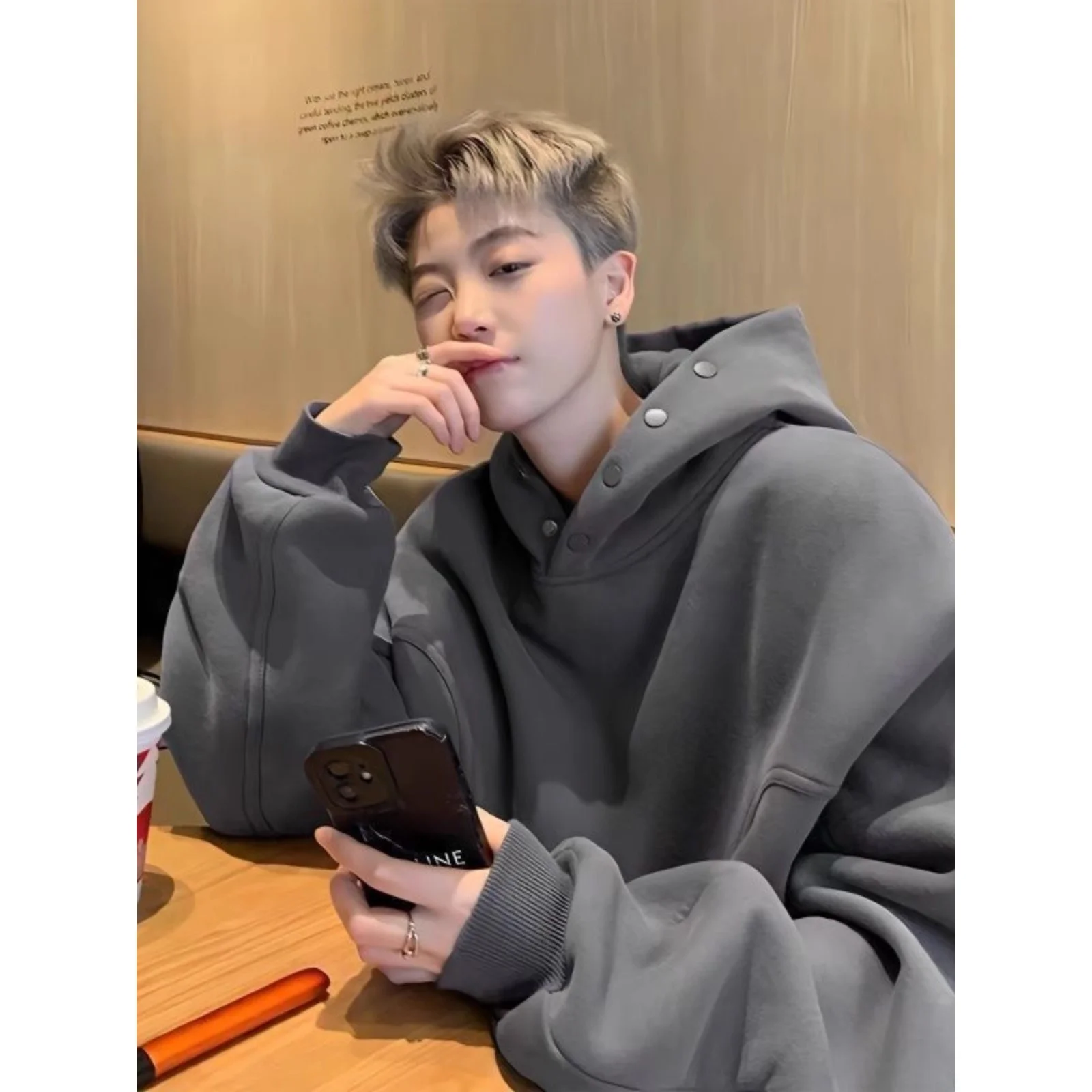 Мужская толстовка с капюшоном большого размера, свободная посадка, удобная Sli, осенне-зимняя уличная одежда из полиэстера, брендовая повседневная цветная одежда
Мужская толстовка с капюшоном большого размера, свободная посадка, удобная Sli, осенне-зимняя уличная одежда из полиэстера, брендовая повседневная цветная одежда