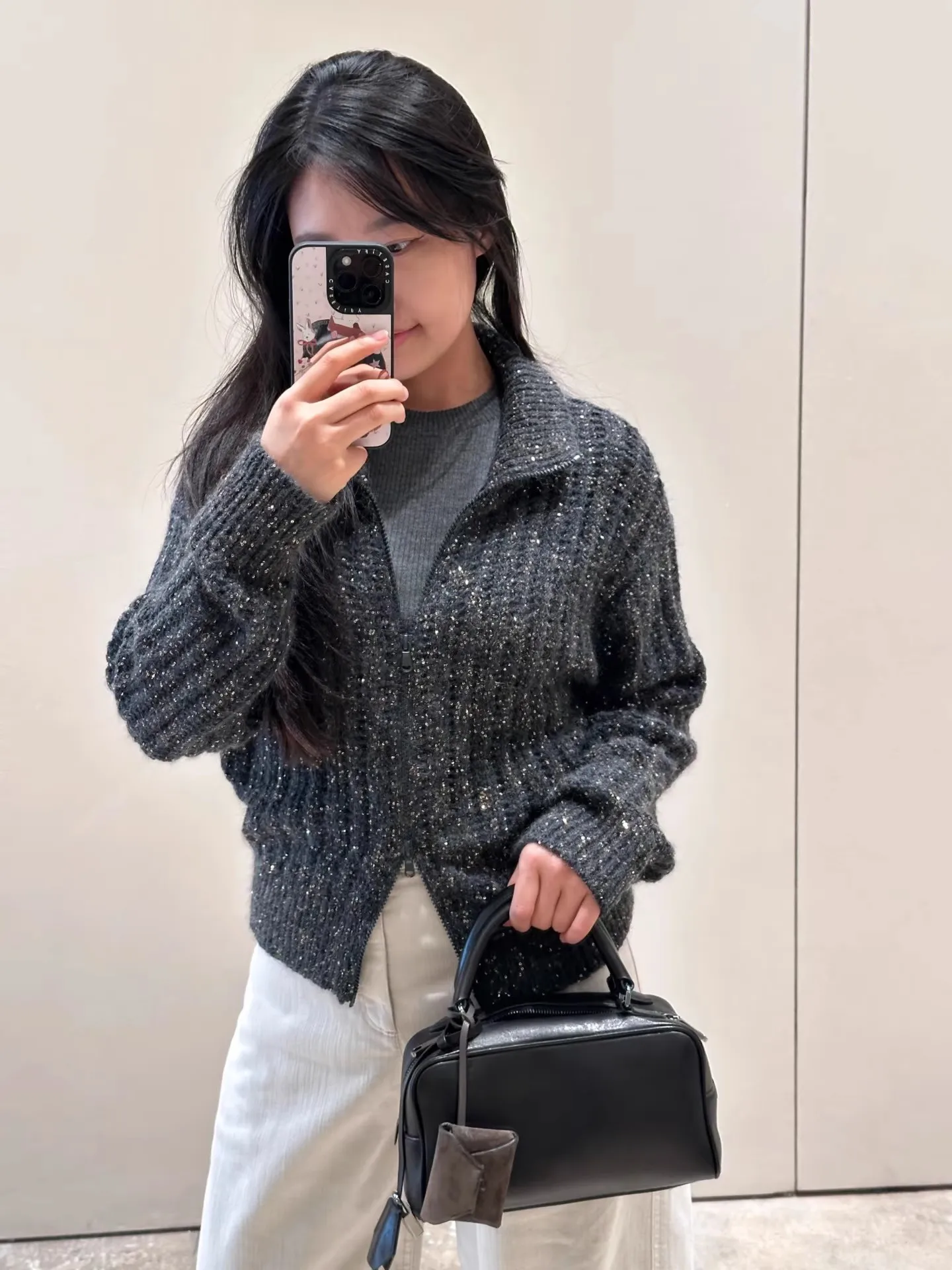 2025 Autumn Winter Grey Wool Blended Cardigan Shining Sequins Women's Fashion Zipper Turtleneck Knitted Jacket
2025 Autumn Winter Grey Wool Blended Cardigan Shining Sequins Women's Fashion Zipper Turtleneck Knitted Jacket