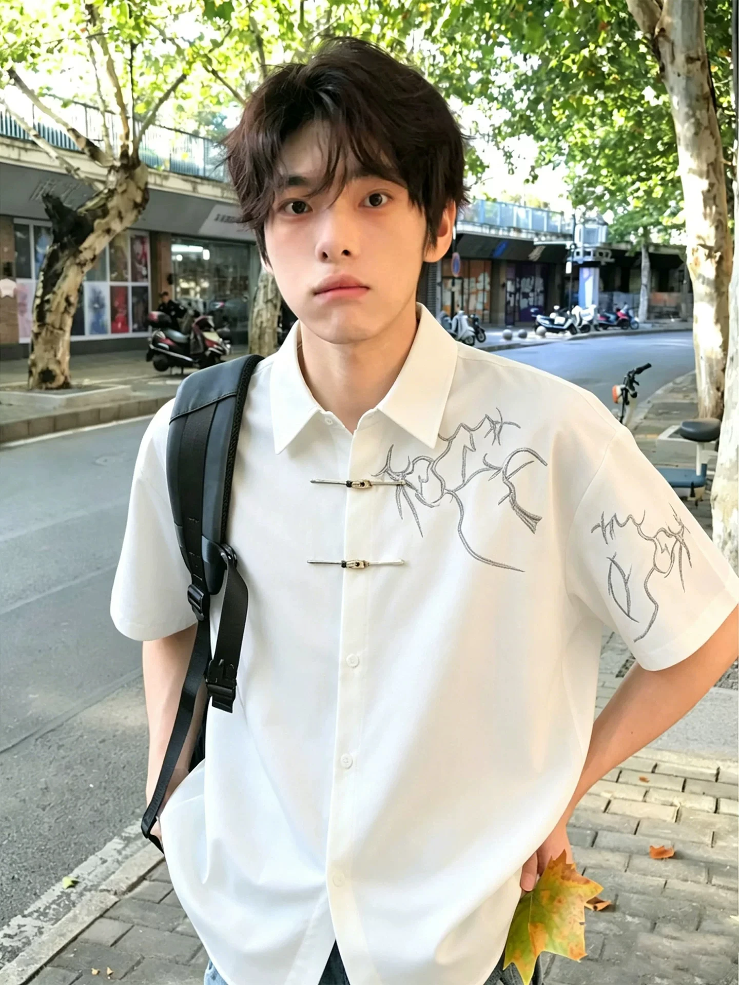 New Chinese Style Embroidered White Shirt Short Sleeve Men's Summer Design Sensation National Style Half Sleeve Ice Cool Shou...
New Chinese Style Embroidered White Shirt Short Sleeve Men's Summer Design Sensation National Style Half Sleeve Ice Cool Shou...