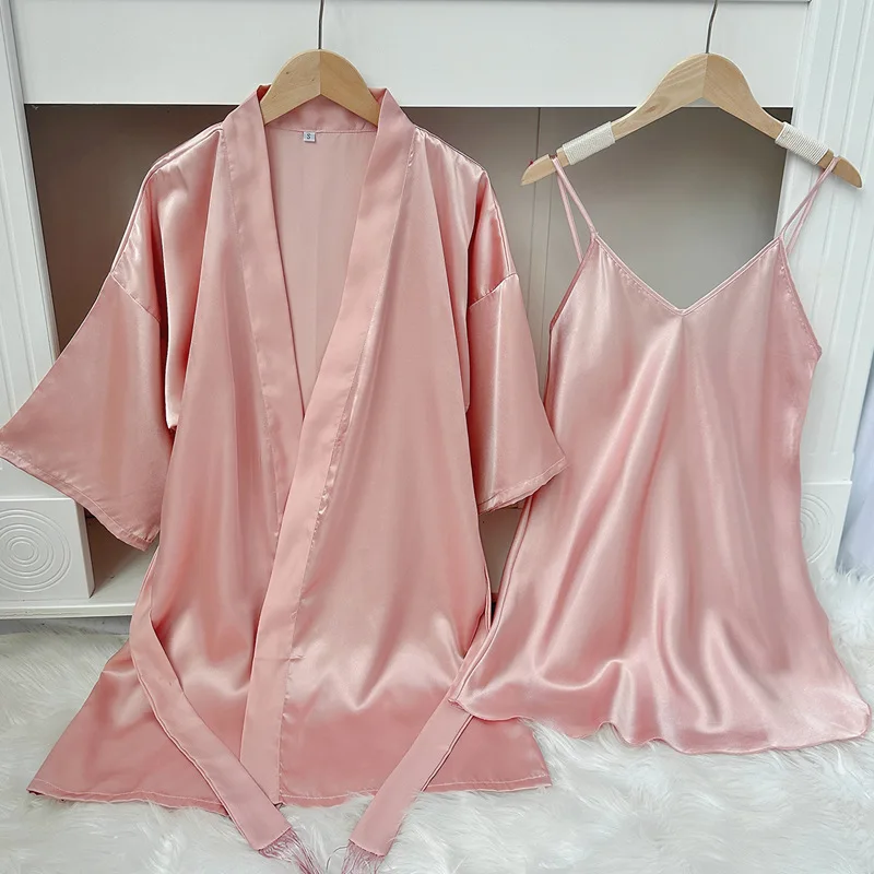 Летняя женская ночная рубашка и халат, комплект одежды для дома, сексуальная ночная рубашка, одежда для сна, нижнее белье, свободное повседневное атласное розовое домашнее платье, нижнее белье, халат
Летняя женская ночная рубашка и халат, комплект одежды для дома, сексуальная ночная рубашка, одежда для сна, нижнее белье, свободное повседневное атласное розовое домашнее платье, нижнее белье, халат