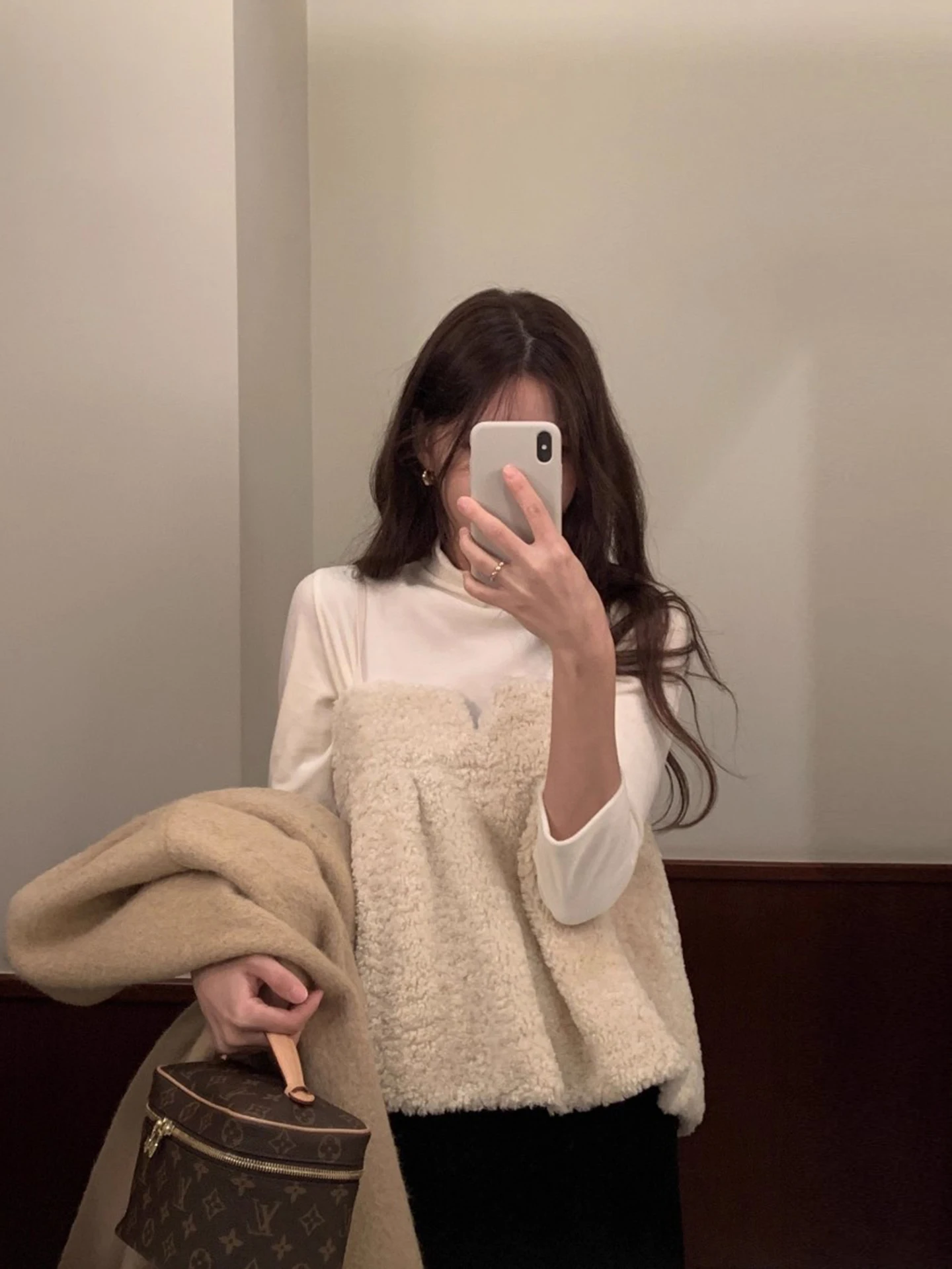 Gagarich, нежный ветрозащитный жилет из овечьей шерсти с рюшами, женский камзол, зима 202, новый стиль, нишевый многослойный универсальный топ
Gagarich, нежный ветрозащитный жилет из овечьей шерсти с рюшами, женский камзол, зима 202, новый стиль, нишевый многослойный универсальный топ