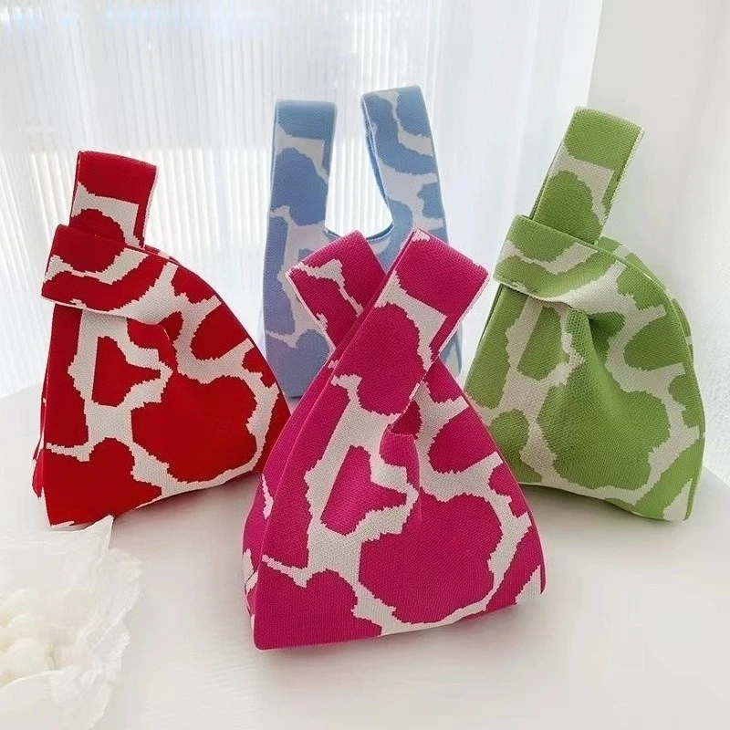 Женская сумка на запястье с узлом, нишевый дизайн, вязаные сумки, изысканные женские сумки-жилеты, сумка на плечо, модная универсальная повседневная сумка
Женская сумка на запястье с узлом, нишевый дизайн, вязаные сумки, изысканные женские сумки-жилеты, сумка на плечо, модная универсальная повседневная сумка