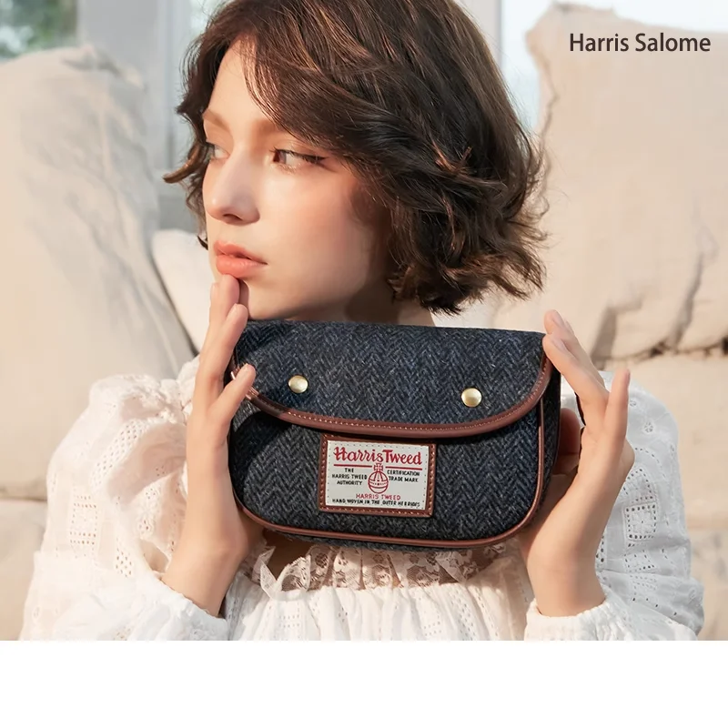 Retro Briti Handmade Woolen Tweed Fabric Handbag New Version Harris Salome Woven Bag Winter 2023 Ladies Tote Bag
Retro Briti Handmade Woolen Tweed Fabric Handbag New Version Harris Salome Woven Bag Winter 2023 Ladies Tote Bag