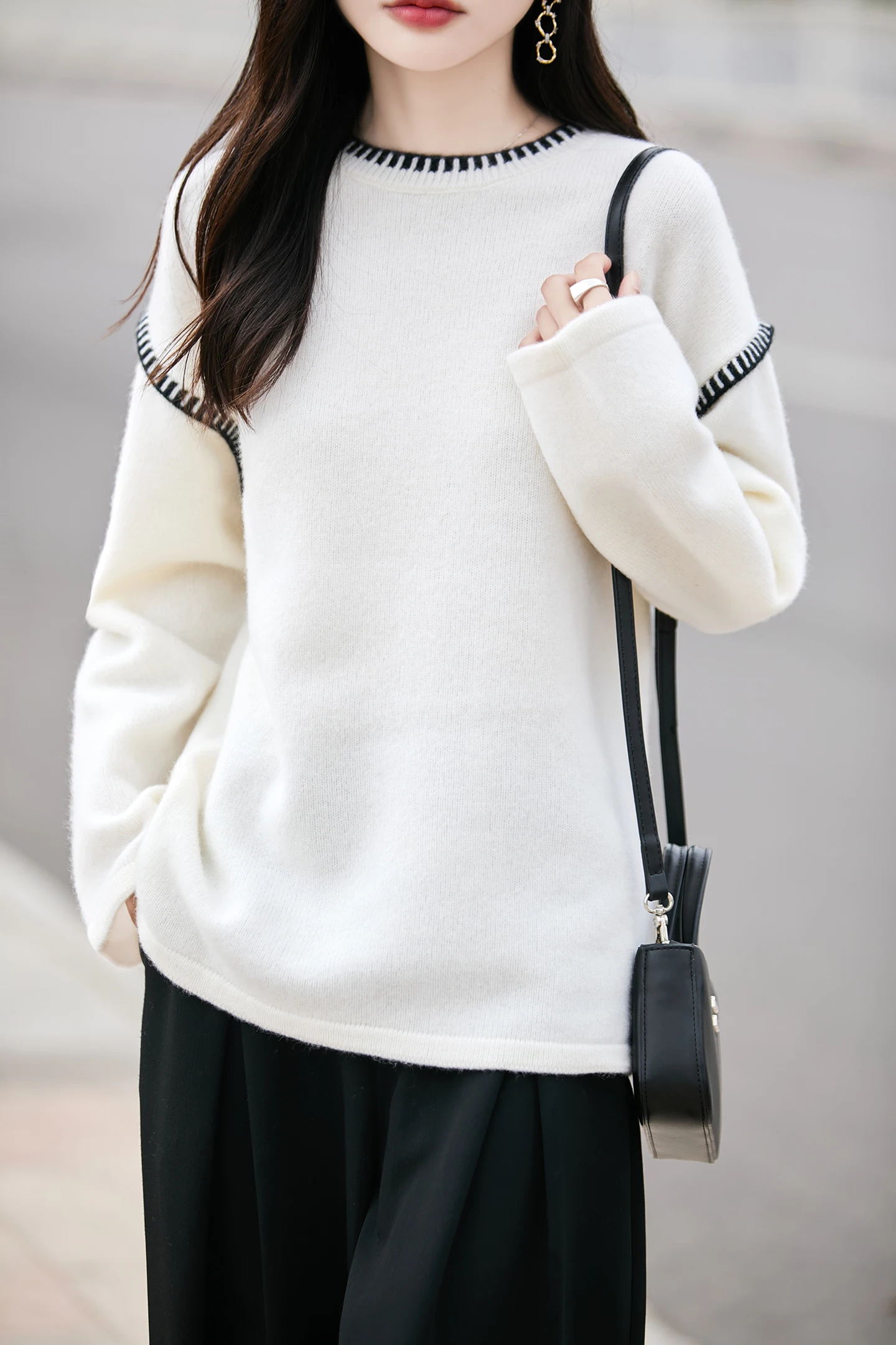 Woolen sweater women's round neck off shoulder long sleeved pullover sweater autumn and winter thick loose knit sweater
Woolen sweater women's round neck off shoulder long sleeved pullover sweater autumn and winter thick loose knit sweater