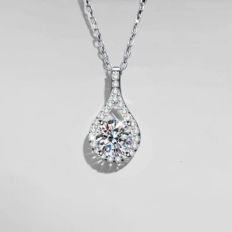 1ct D Color Moissanite S925 Silver Angel's Tear Studded Pendant Minimalist Elegant Clavicle Chain GBA Certified Women's Jewelry
1ct D Color Moissanite S925 Silver Angel's Tear Studded Pendant Minimalist Elegant Clavicle Chain GBA Certified Women's Jewelry