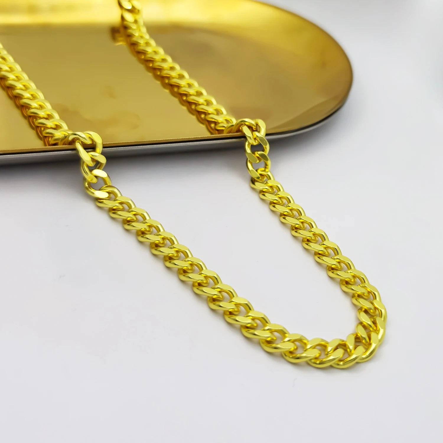 HESHI Aolly Minimalist Long O-Shaped Buckle Chain Hip-Hop Rock Necklace for Men Handsome Campus Performance
HESHI Aolly Minimalist Long O-Shaped Buckle Chain Hip-Hop Rock Necklace for Men Handsome Campus Performance