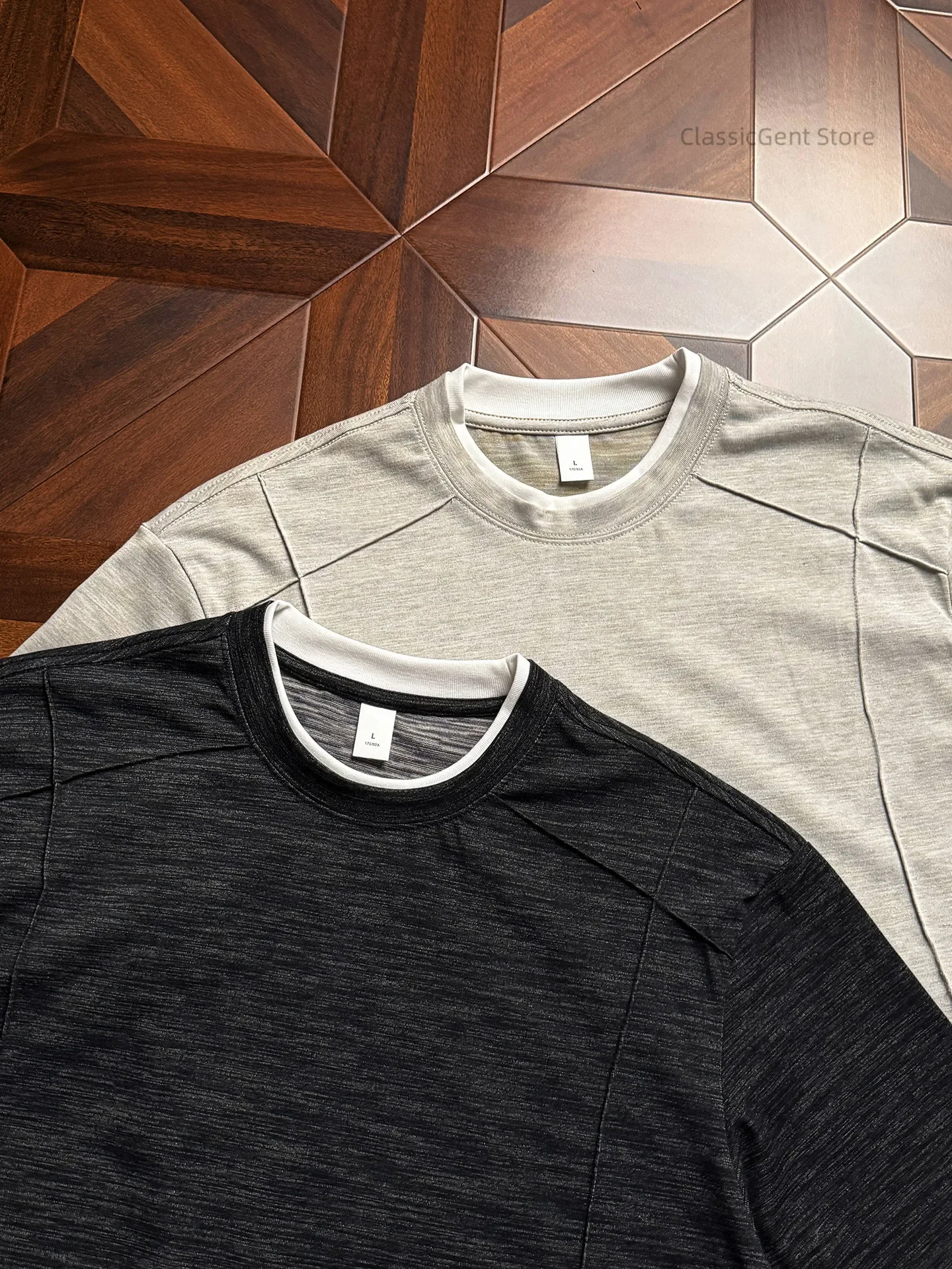 Fake two pieces of bright lines outline the structure 8.1oz loose short-sleeved T-shirt, cool and not sweaty
Fake two pieces of bright lines outline the structure 8.1oz loose short-sleeved T-shirt, cool and not sweaty