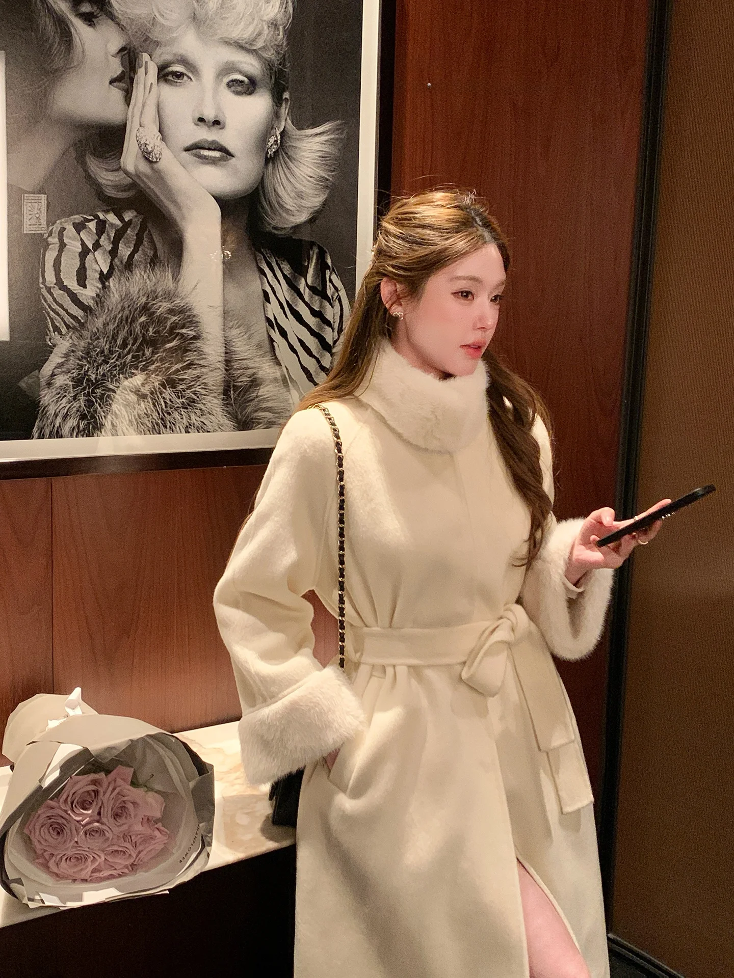 Yang Xiaolei Double-Faced Woolen Rabbit Fur Jaet White Eco-Friendly Korean Sle Women's Coat Long Sve Stand Collar Coat
Yang Xiaolei Double-Faced Woolen Rabbit Fur Jaet White Eco-Friendly Korean Sle Women's Coat Long Sve Stand Collar Coat