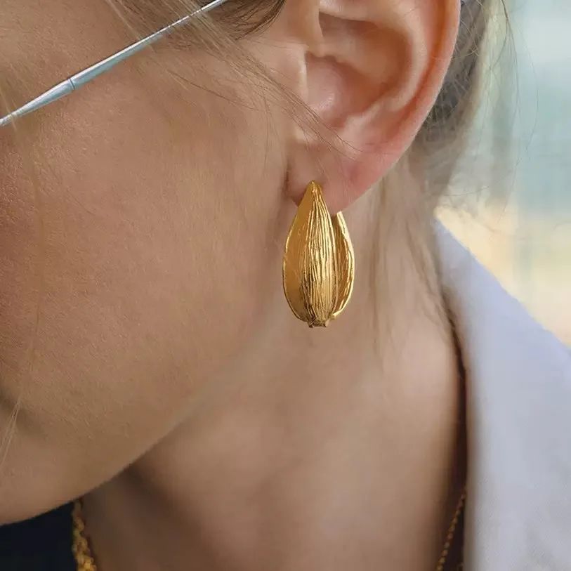 ENFASHION Aretes De Mujer Texture Leaf Stud Earrings для женщин, из нержавеющей стали с покрытием из 18-каратного золота, модные украшения E1878
ENFASHION Aretes De Mujer Texture Leaf Stud Earrings для женщин, из нержавеющей стали с покрытием из 18-каратного золота, модные украшения E1878