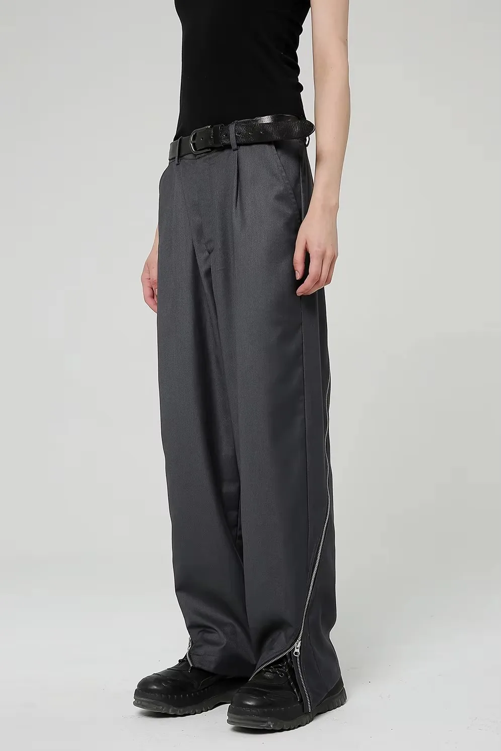 2025 Men Women's Clothing Catwalk Versatile And Loose Zipper Drop Slacks Casual Pants Plus Size Costumes 27-46
2025 Men Women's Clothing Catwalk Versatile And Loose Zipper Drop Slacks Casual Pants Plus Size Costumes 27-46