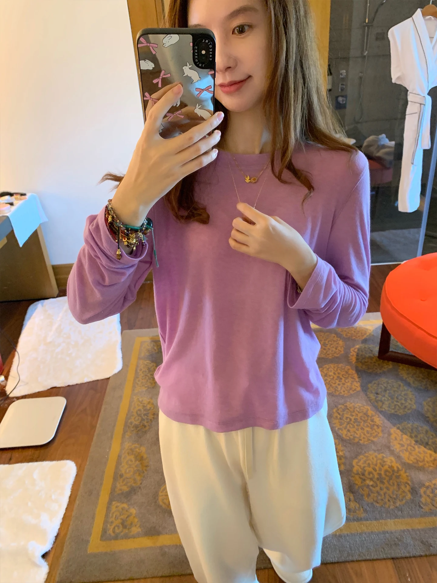 Soft Long Sleeve T-Shirt Wool Silk Blend Minimalist Square Collar Comfortable Fit Women's Fashion Breathable Skin-Friendly
Soft Long Sleeve T-Shirt Wool Silk Blend Minimalist Square Collar Comfortable Fit Women's Fashion Breathable Skin-Friendly