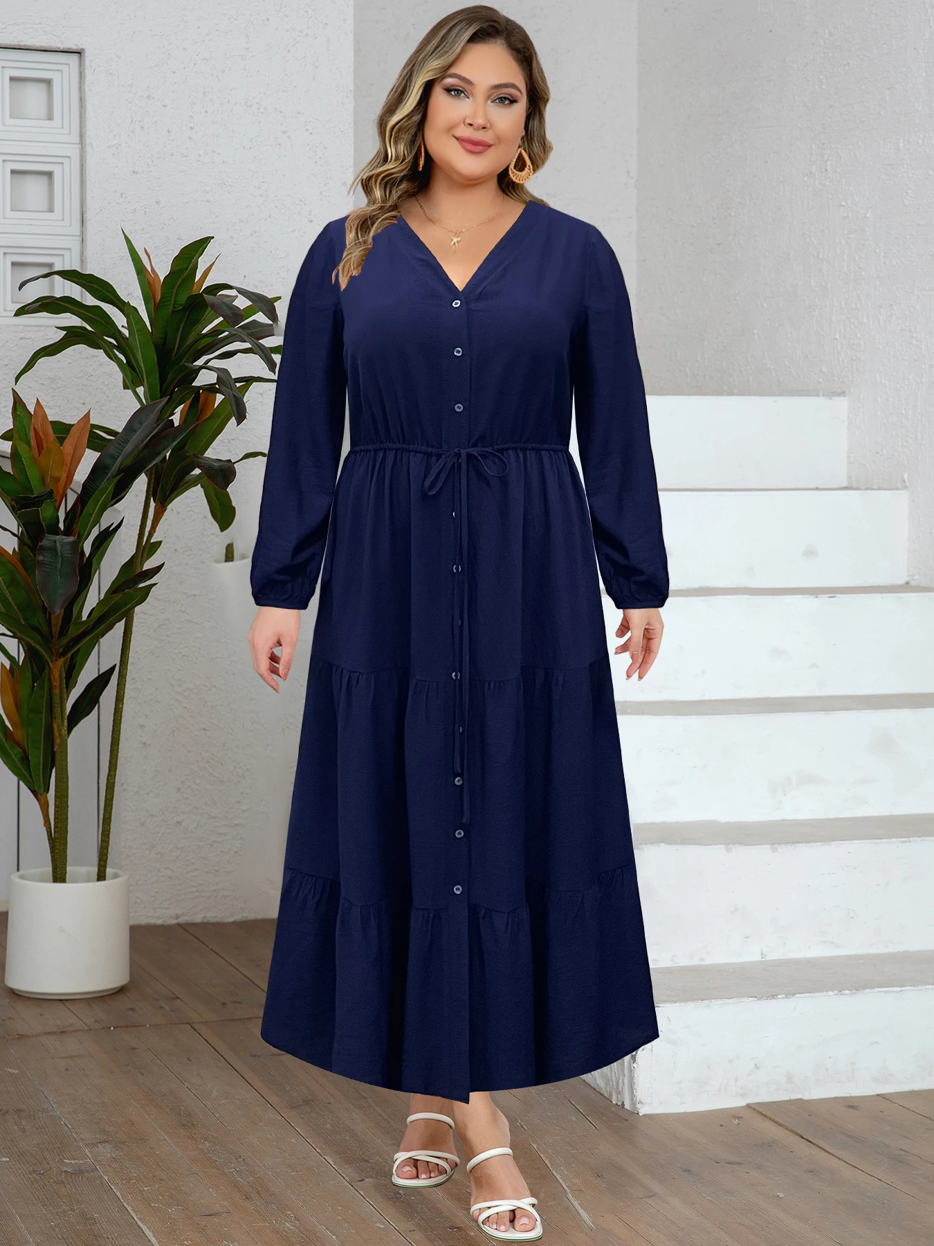 Женское темно-синее платье размера плюс с v-образным вырезом и застежкой на талии, с длинными рукавами, многоуровневое платье макси с рюшами, повседневная утягивающая повседневная одежда
Женское темно-синее платье размера плюс с v-образным вырезом и застежкой на талии, с длинными рукавами, многоуровневое платье макси с рюшами, повседневная утягивающая повседневная одежда