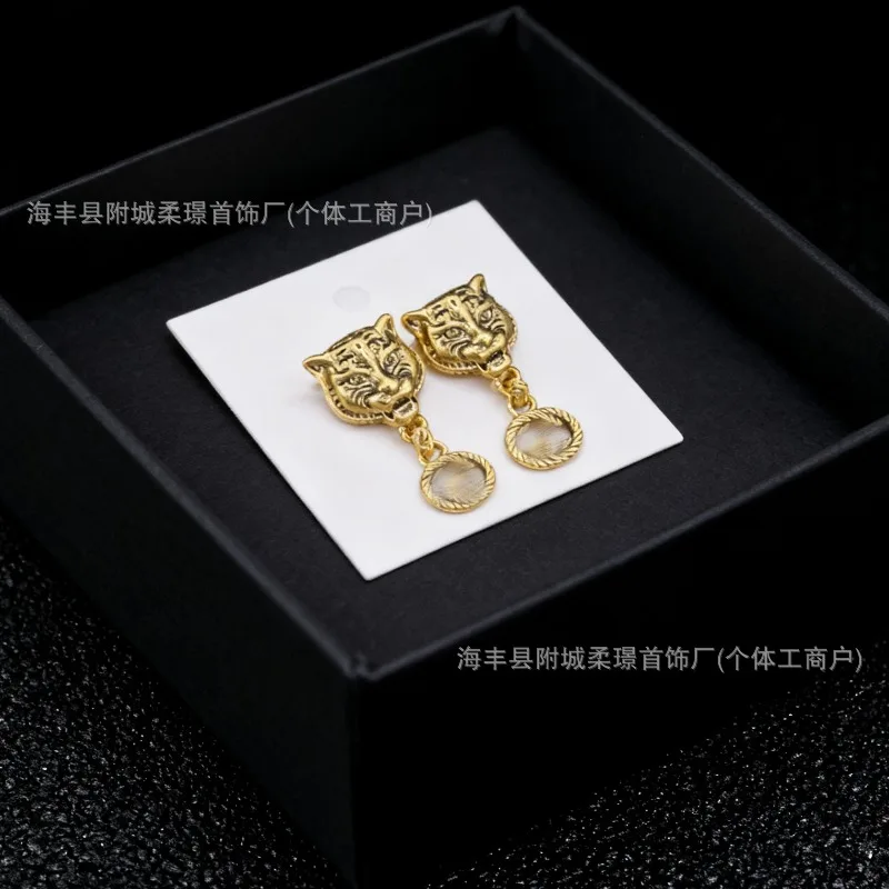 Древние ретро жемчужные серьги-гвоздики с головой леопарда, женские простые универсальные серьги-гвоздики Ins для девочек, интернет-знаменитости, легкие роскошные серьги-гвоздики Ba
Древние ретро жемчужные серьги-гвоздики с головой леопарда, женские простые универсальные серьги-гвоздики Ins для девочек, интернет-знаменитости, легкие роскошные серьги-гвоздики Ba