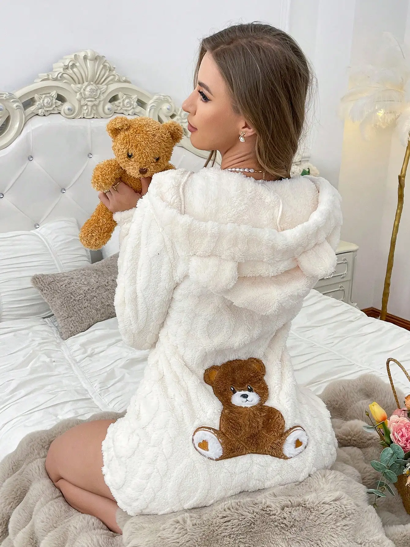 Fluffy Hooded Plush Romper with Bear Appliqué for Women, Cozy Winter Lounge Wear
Fluffy Hooded Plush Romper with Bear Appliqué for Women, Cozy Winter Lounge Wear