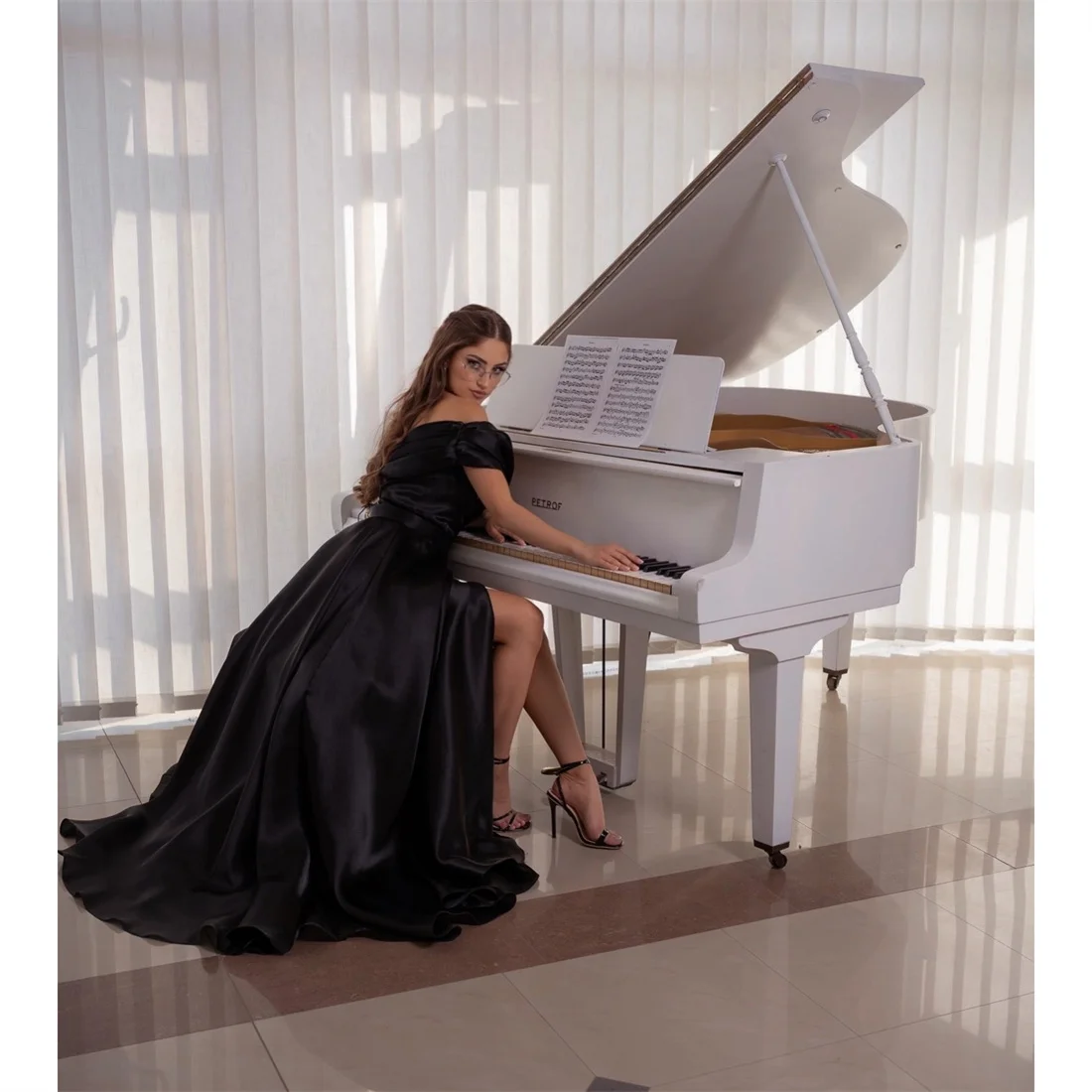 Aileen Satin Off The Shoulder Black A-Line Evening Dress 2026 Prom Dress Elegant Formal Evening Customized Robes de Soirée
Aileen Satin Off The Shoulder Black A-Line Evening Dress 2026 Prom Dress Elegant Formal Evening Customized Robes de Soirée