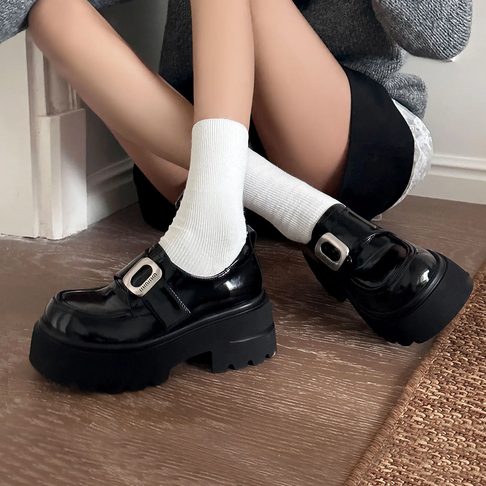 Arden Furtado 2025 Spring cowhide Platform Single shoe round toe Pull-on Chunky heel Pumps Belt buckle large size Loafers
Arden Furtado 2025 Spring cowhide Platform Single shoe round toe Pull-on Chunky heel Pumps Belt buckle large size Loafers