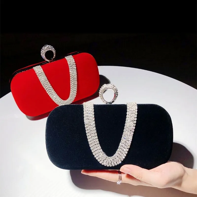 Finger Ring Luxury Day Clutch Diamonds Velvet Party Evening Bags U Design Fashion Shoulder Chain Handbags Purse
Finger Ring Luxury Day Clutch Diamonds Velvet Party Evening Bags U Design Fashion Shoulder Chain Handbags Purse
