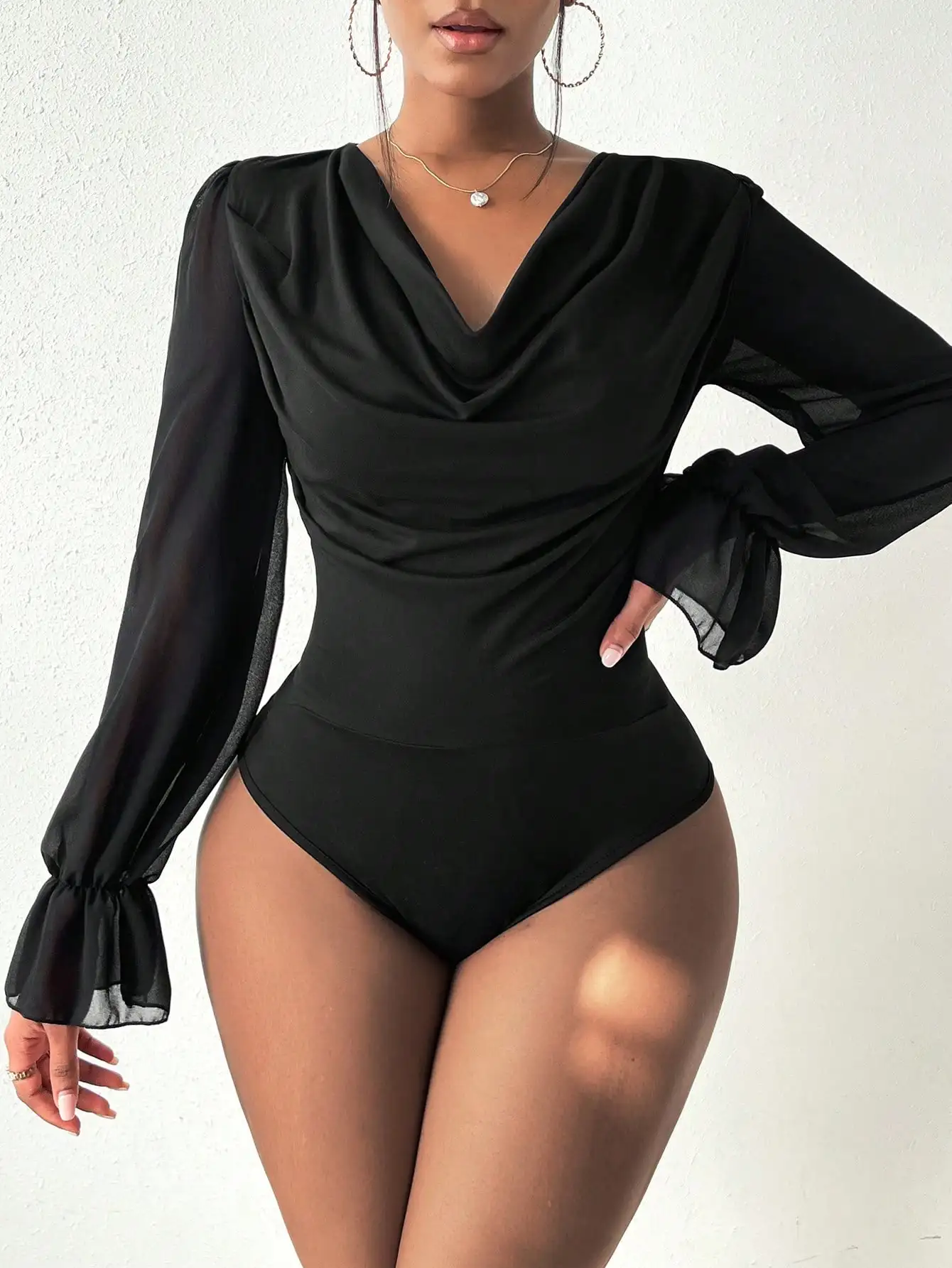 BWQ однотонное боди с капюшоном и рюшами на рукавах, осенняя ткань для женщин
BWQ однотонное боди с капюшоном и рюшами на рукавах, осенняя ткань для женщин