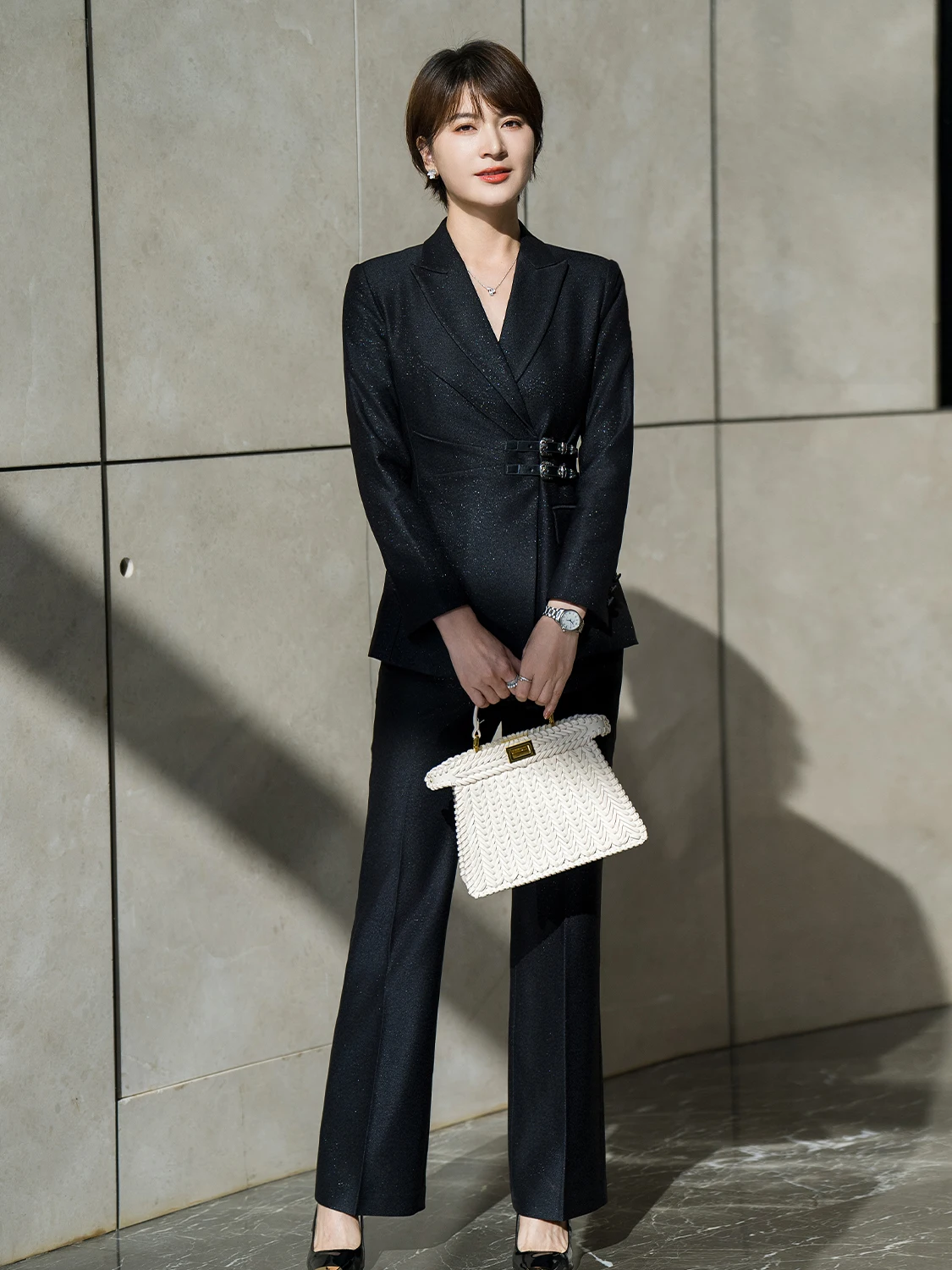 Комплект для работы Ele Commute: Женский деловой костюм-двойка в стиле Цзян Фэйфэй, профессиональная одежда, высококачественная полиэстеровая смесь
Комплект для работы Ele Commute: Женский деловой костюм-двойка в стиле Цзян Фэйфэй, профессиональная одежда, высококачественная полиэстеровая смесь