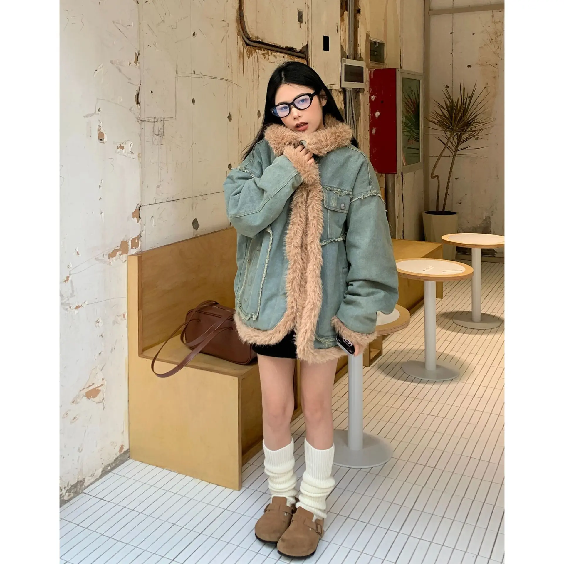 Denim Coat Women Thicken Warm Jackets 2025 Winter Vintage Overcoat Single Breasted Turn Down Collar Outwear Washed Streetwear
Denim Coat Women Thicken Warm Jackets 2025 Winter Vintage Overcoat Single Breasted Turn Down Collar Outwear Washed Streetwear