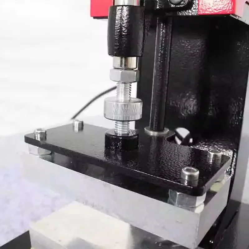 Ручное прессование, нагревательная печать, нагревательная печать и небольшая машина для нагрева канифоли с верхней и нижней пластиной.
Ручное прессование, нагревательная печать, нагревательная печать и небольшая машина для нагрева канифоли с верхней и нижней пластиной.