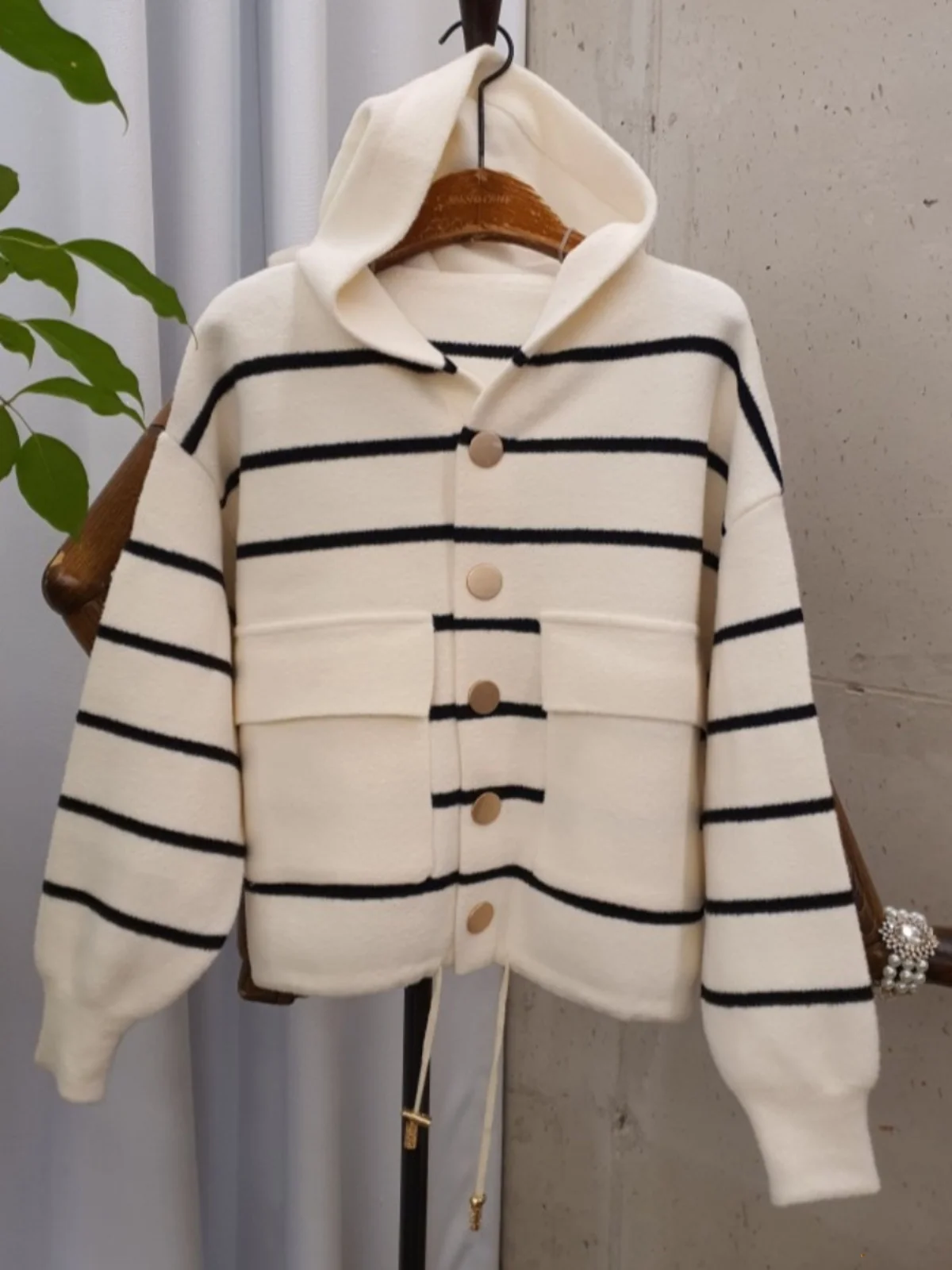 Winter New Knitted Loose Women's Sweater with Belted Hooded Striped Cardigan Fake Mink Outerwear Korean Style Long Sleeve
Winter New Knitted Loose Women's Sweater with Belted Hooded Striped Cardigan Fake Mink Outerwear Korean Style Long Sleeve