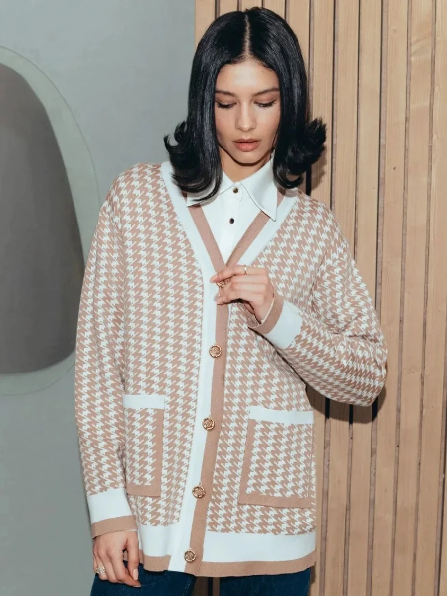 Wolfeel Women's Houndstooth Print Oversize Soft V-neck Thick Knitted Sweaters Button Vintage Cardigan Jumpers
Wolfeel Women's Houndstooth Print Oversize Soft V-neck Thick Knitted Sweaters Button Vintage Cardigan Jumpers