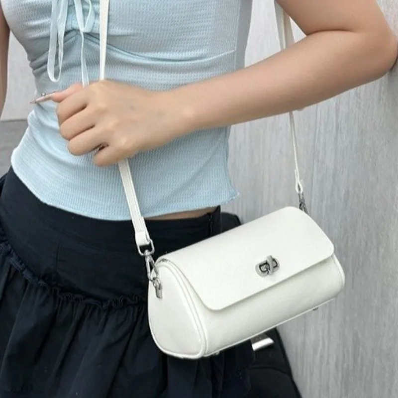 Premium Leather Casual Bag Women Trendy Geometric Design High End Atmosphere Daily Commute Handbag
Premium Leather Casual Bag Women Trendy Geometric Design High End Atmosphere Daily Commute Handbag