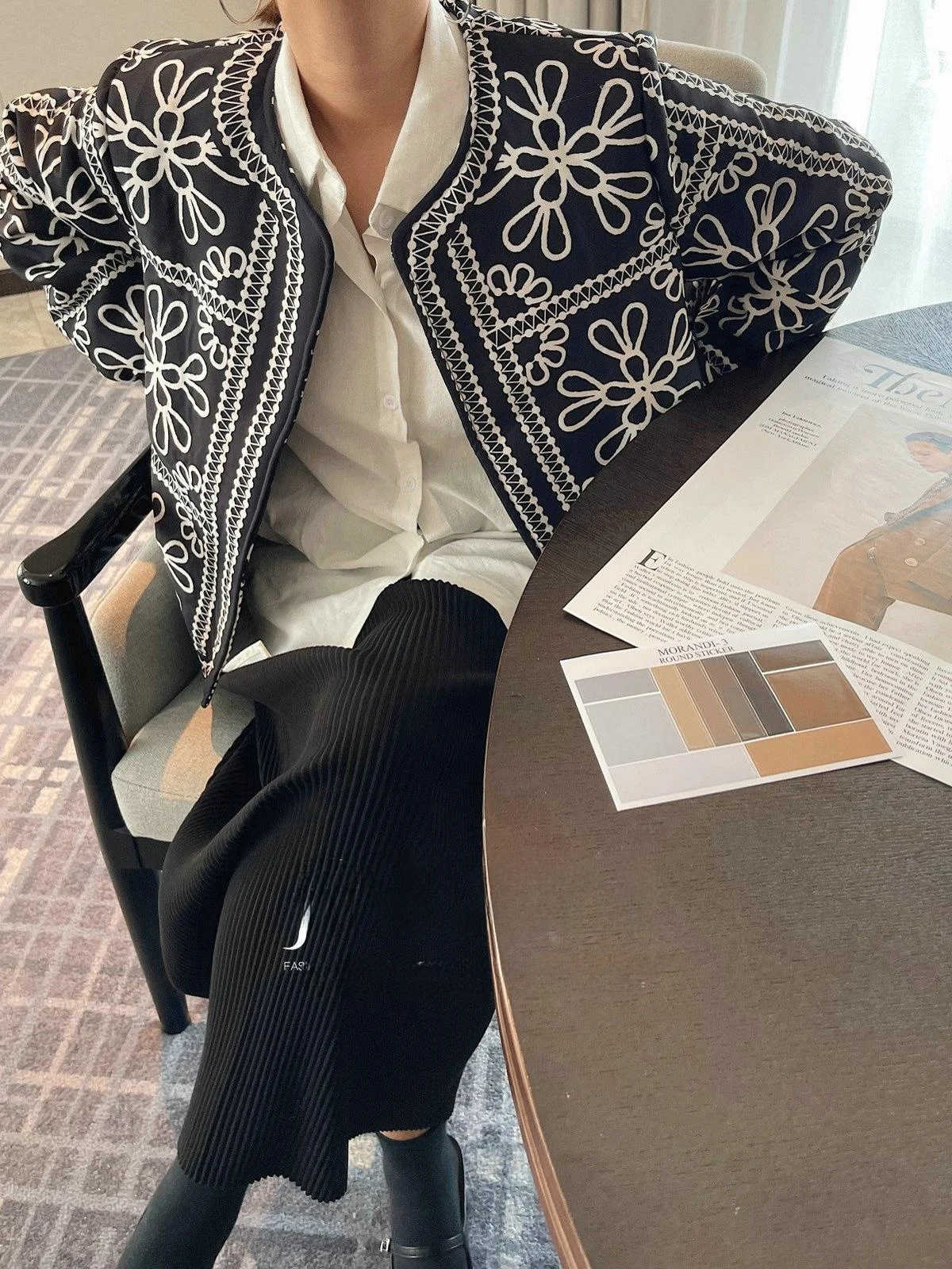 Bla Flower Pattern Thin Cotton Jaet Loose Women's Autumn Winter New Sle Retro High Quali Polyester Fabric round Ne ...
Bla Flower Pattern Thin Cotton Jaet Loose Women's Autumn Winter New Sle Retro High Quali Polyester Fabric round Ne ...