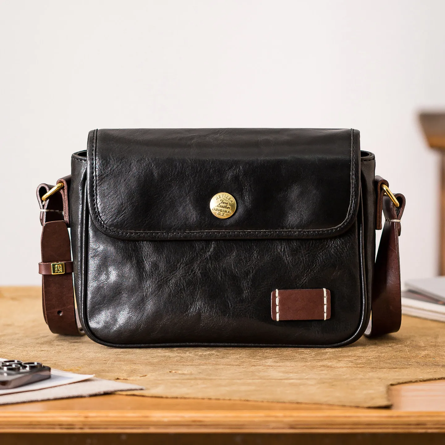 Fashion designers handmade first layer cowhide men's crossbody bag outdoor daily work travel luxury genuine leather shoulder bag
Fashion designers handmade first layer cowhide men's crossbody bag outdoor daily work travel luxury genuine leather shoulder bag