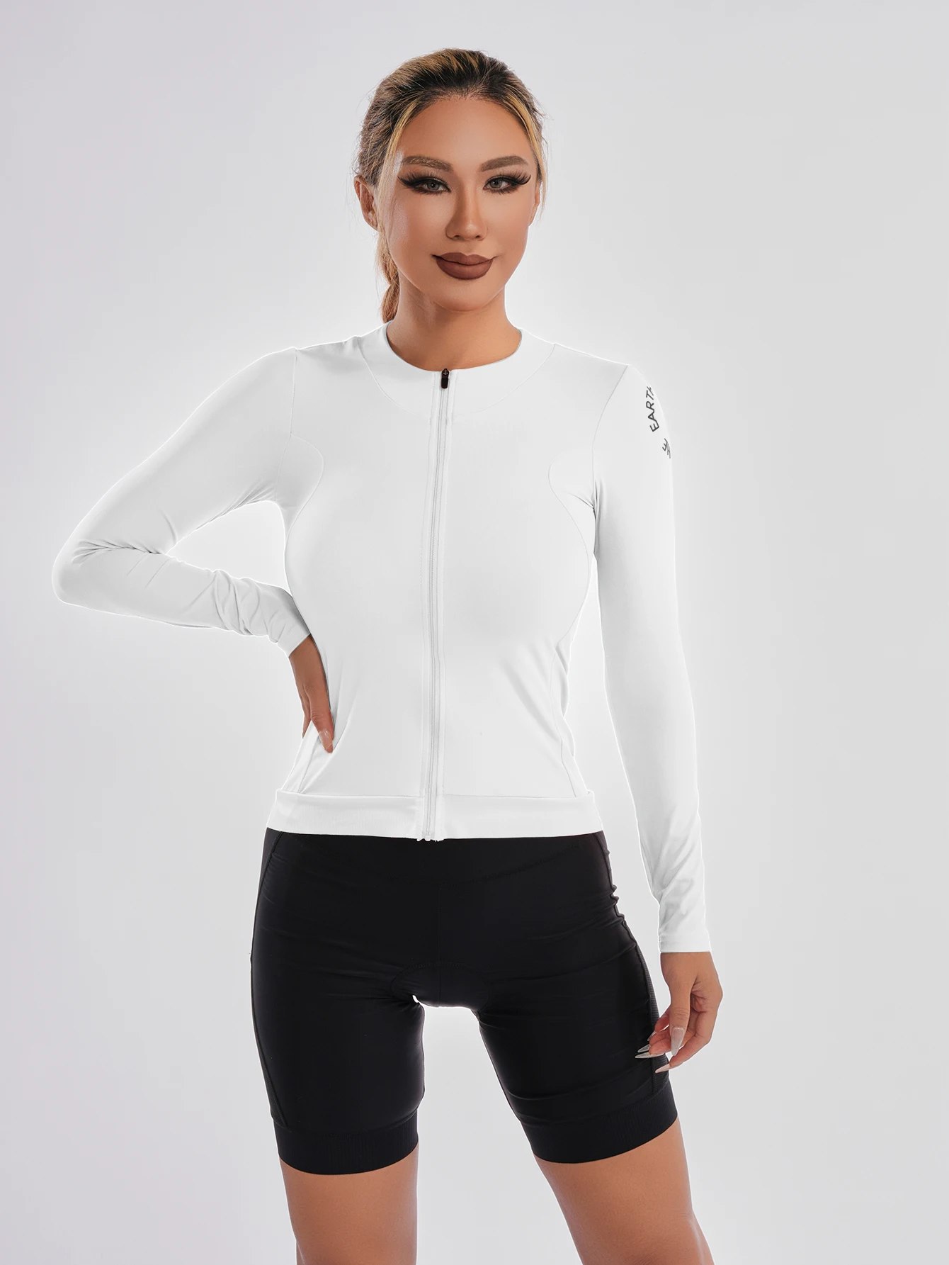 Разноцветный женский велосипедный трикотаж с длинными рукавами, дышащий шоссейный велосипедный трикотаж с 3 задними карманами
Разноцветный женский велосипедный трикотаж с длинными рукавами, дышащий шоссейный велосипедный трикотаж с 3 задними карманами