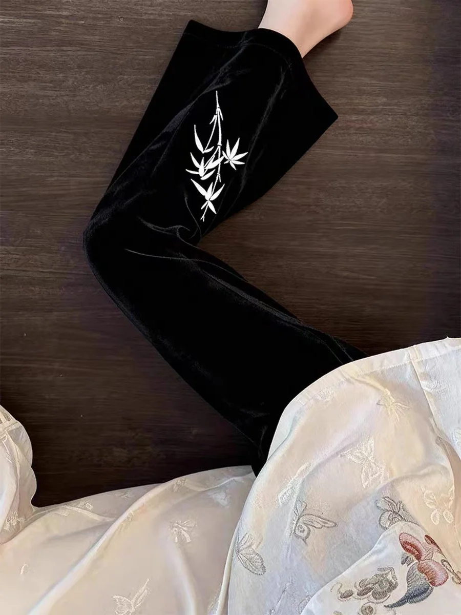 New Chinese Style High Waist Velvet Pants Bamboo Leaf Embroidery Casual Flared Long Trousers for Women Winter Season
New Chinese Style High Waist Velvet Pants Bamboo Leaf Embroidery Casual Flared Long Trousers for Women Winter Season