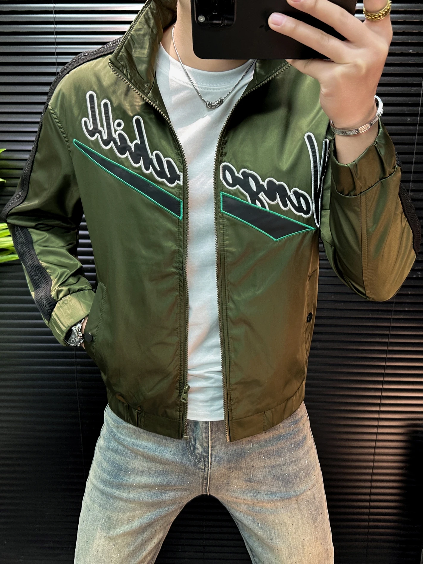 Ele Men's Casual Jaet with Embroidered Letters Thin Stand Collar Lightweight Polyester Spring Autumn High End Men's Wear
Ele Men's Casual Jaet with Embroidered Letters Thin Stand Collar Lightweight Polyester Spring Autumn High End Men's Wear