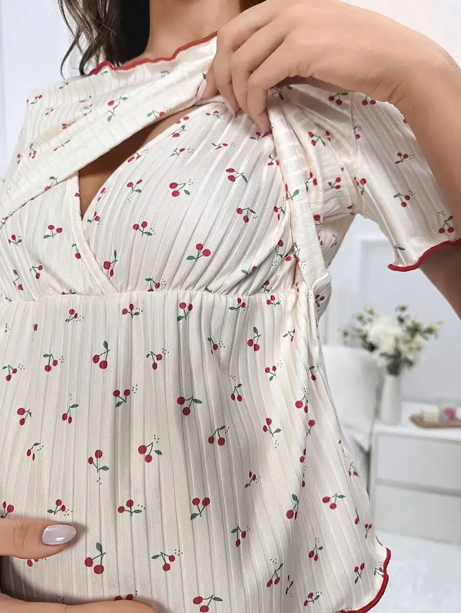 Maternity Cherry Print Pleated Nursing Top And Shorts Pajama Set
Maternity Cherry Print Pleated Nursing Top And Shorts Pajama Set