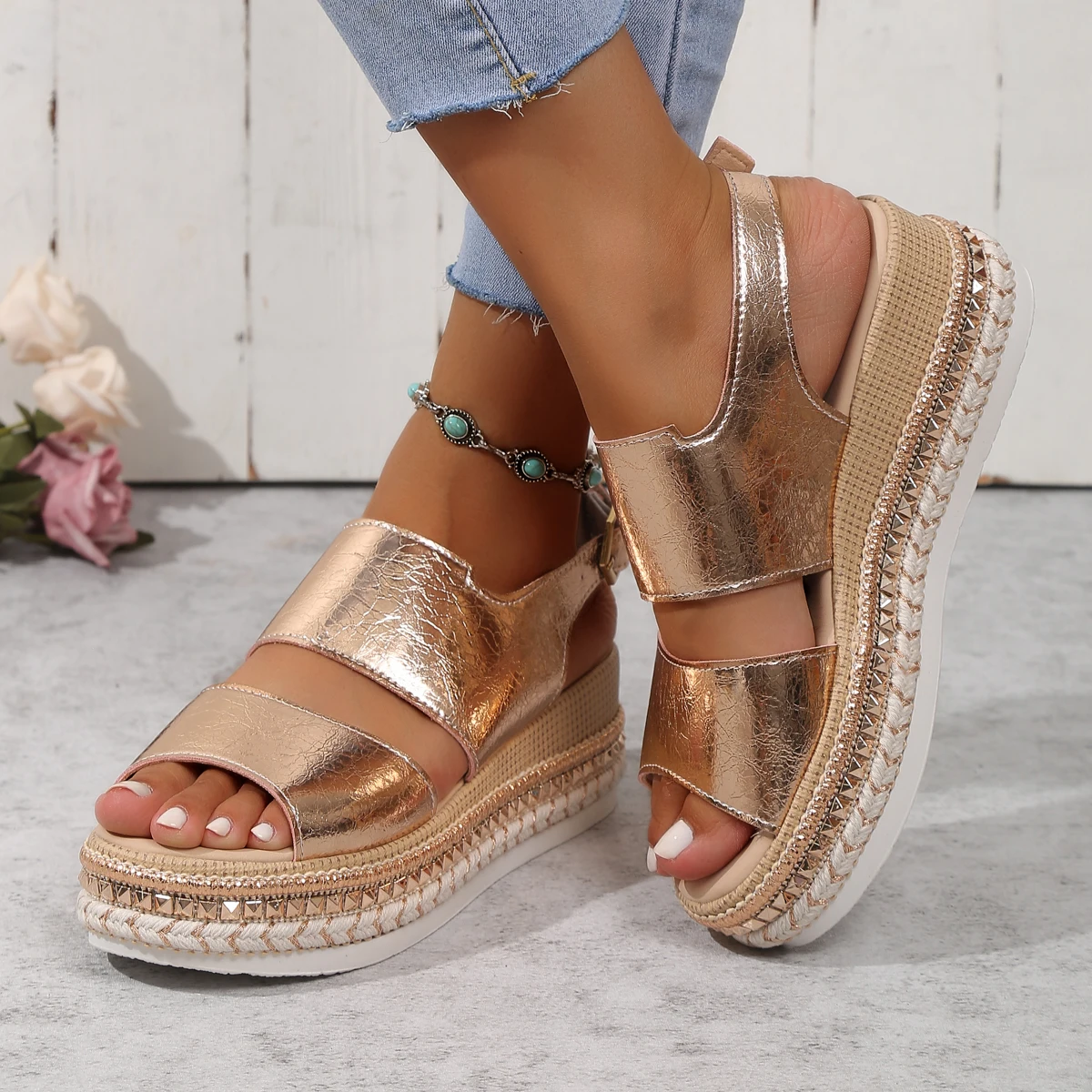 New Women Trend Outdoor Platform Sandals Anti-slip Fashion Peep Toe Casual Sandals Women Summer Comfortable Wedge Big Size Shoes
New Women Trend Outdoor Platform Sandals Anti-slip Fashion Peep Toe Casual Sandals Women Summer Comfortable Wedge Big Size Shoes