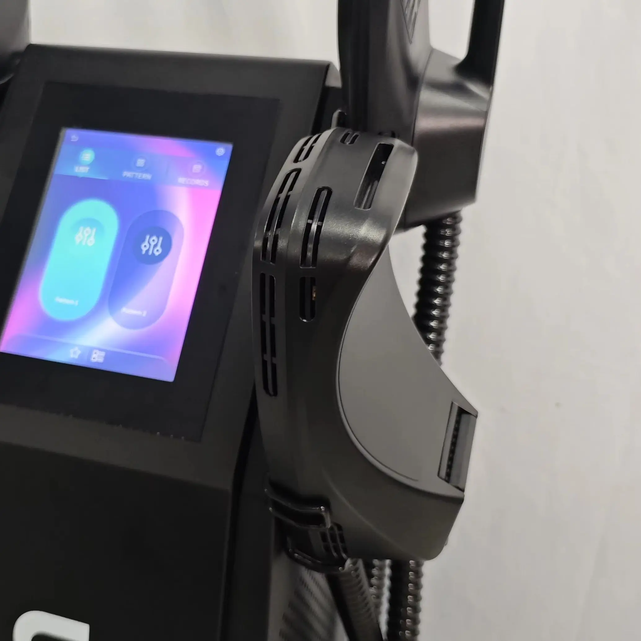 Аппарат для коррекции фигуры и стимуляции мышц EMS 6500W 15 Тесла 200 Гц PRO RF с 4-5 рукоятками для похудения
Аппарат для коррекции фигуры и стимуляции мышц EMS 6500W 15 Тесла 200 Гц PRO RF с 4-5 рукоятками для похудения