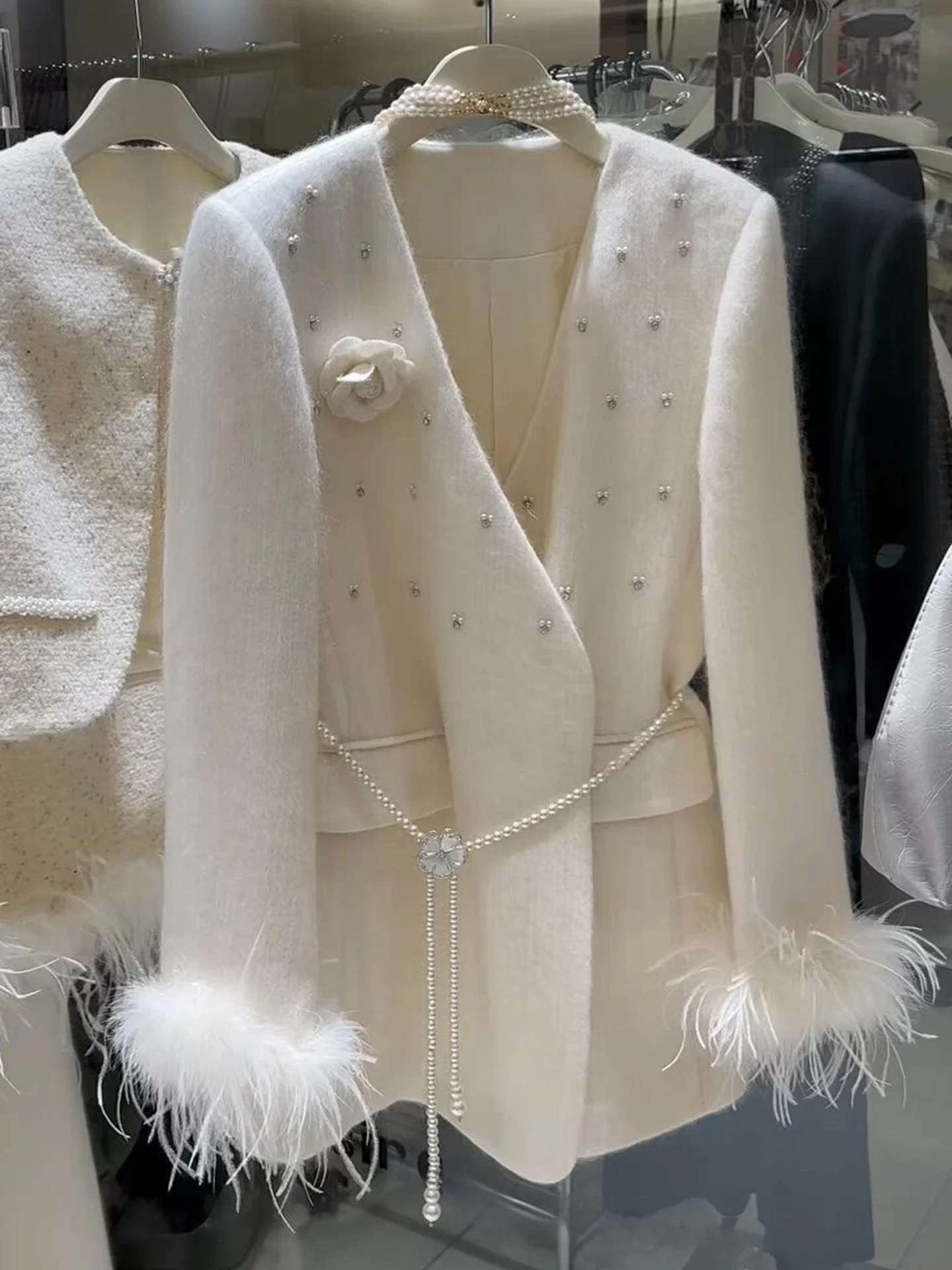 Ele Heavyweight Woolen Coat for Women with Button Detailing Long Sves V-Ne Straight Cut Polyester Luxury Feel
Ele Heavyweight Woolen Coat for Women with Button Detailing Long Sves V-Ne Straight Cut Polyester Luxury Feel