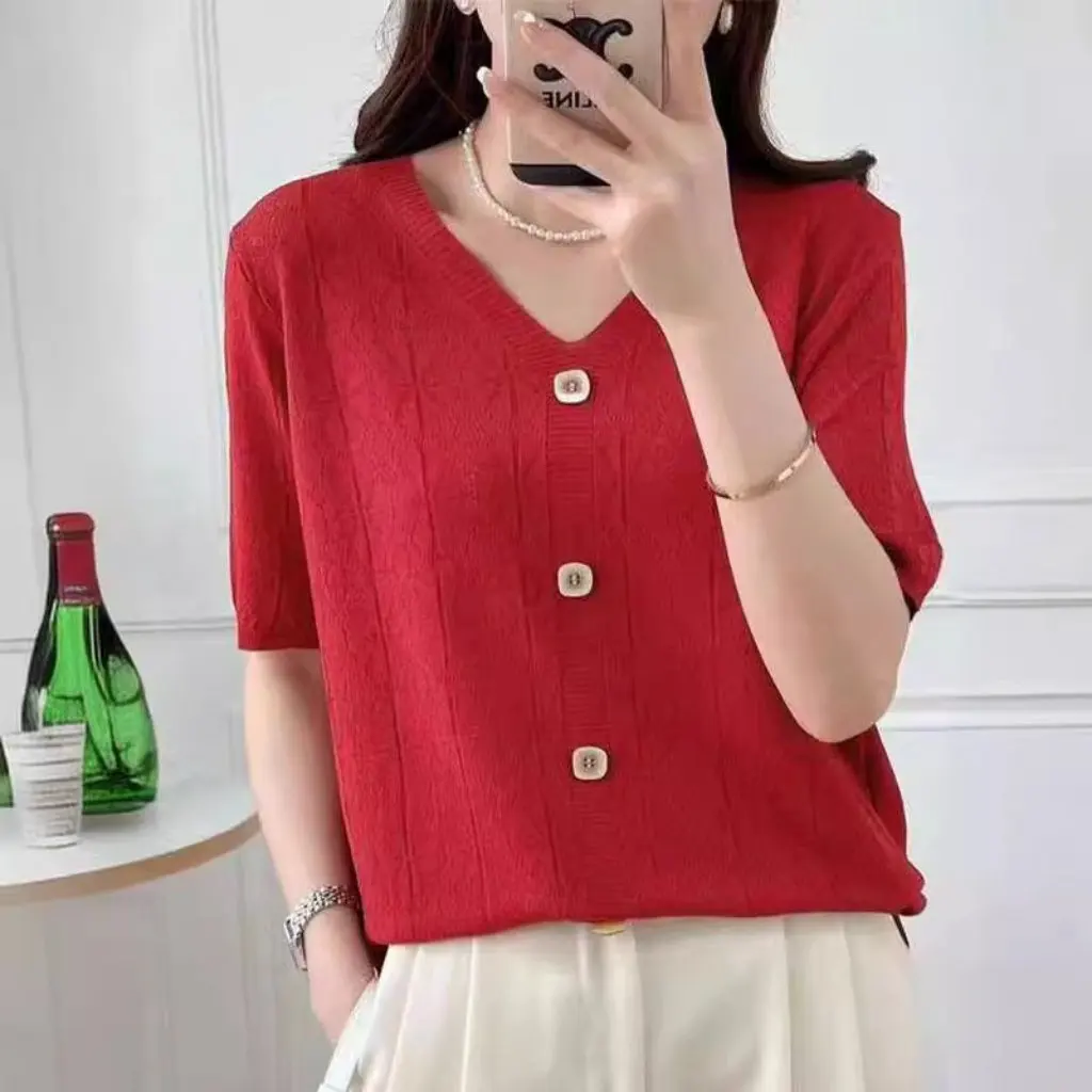 Women's V-neck T-shirt Spring Fashion Versatile Top with Diamond Hollow Square Buckle Short-sleeved Sweater
Women's V-neck T-shirt Spring Fashion Versatile Top with Diamond Hollow Square Buckle Short-sleeved Sweater