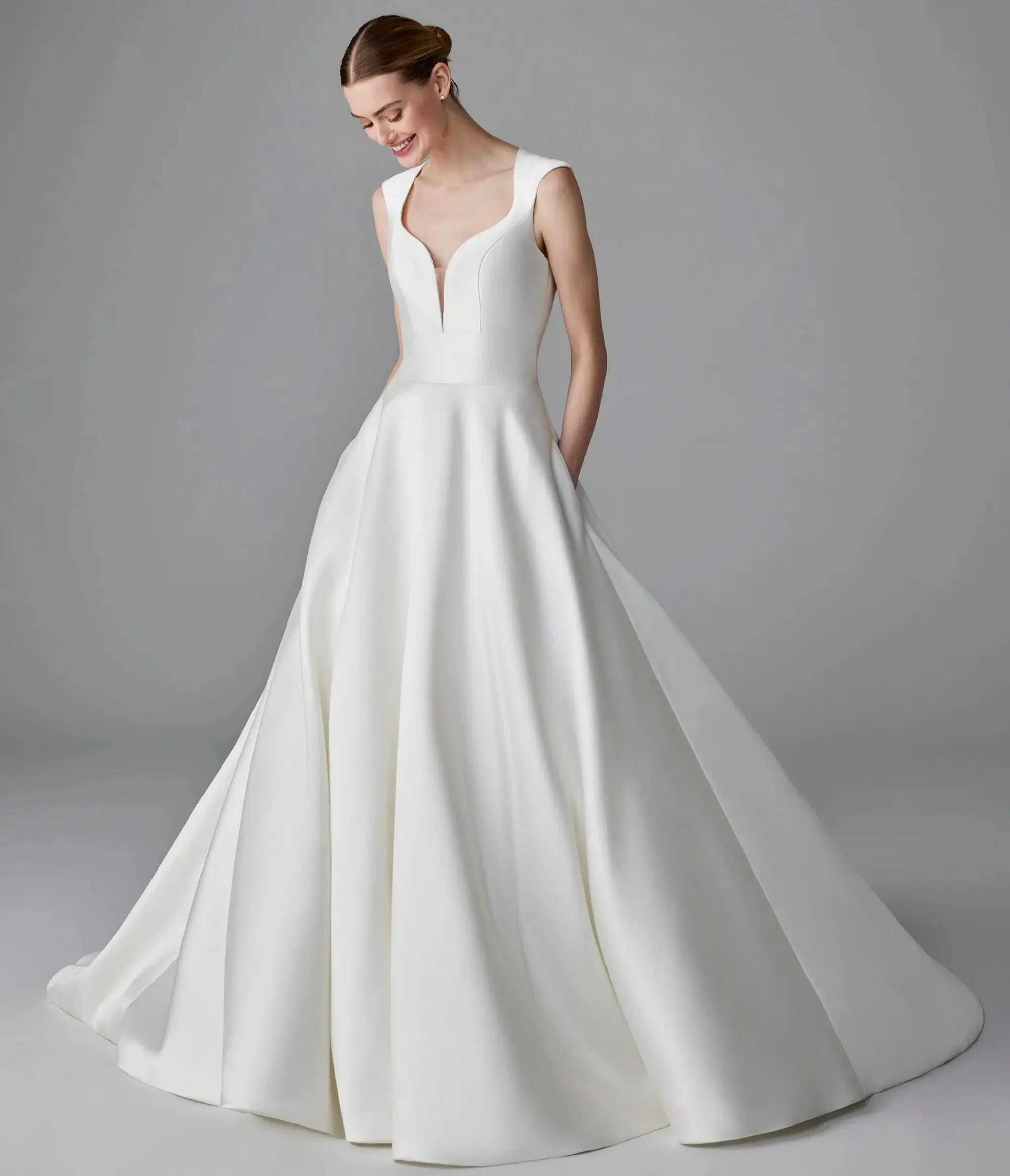 Simple White Wedding Dresses Satin Sleeveless A Line Bridal Gowns Sexy Backless Floor Length Vestidos De Mariee
Simple White Wedding Dresses Satin Sleeveless A Line Bridal Gowns Sexy Backless Floor Length Vestidos De Mariee