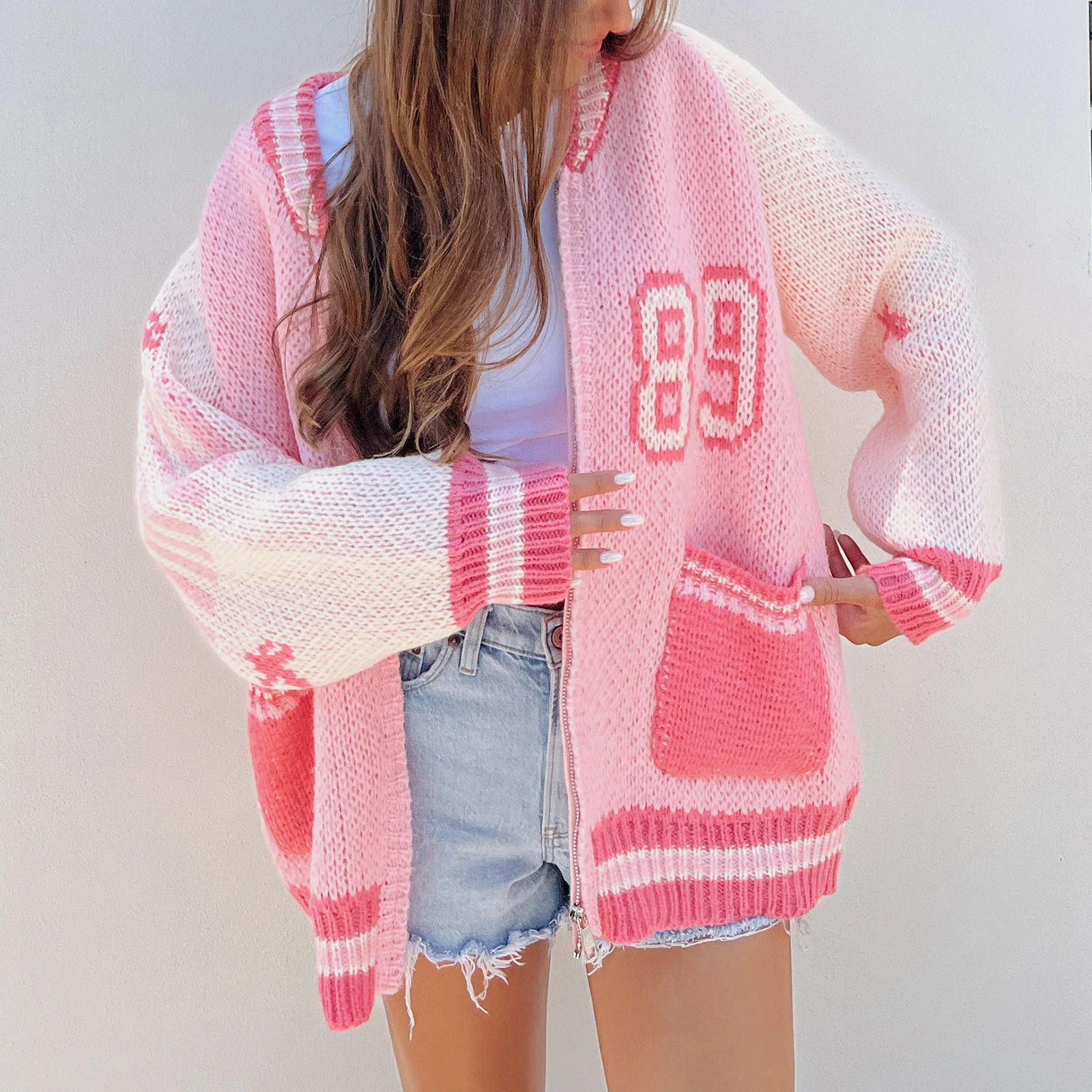 Women's Y2K Loose Fit Sweater Cardigan Tops Long Sleeve Aesthetic Number Print Zip Up Knitwear Coats with Front 2 Pockets
Women's Y2K Loose Fit Sweater Cardigan Tops Long Sleeve Aesthetic Number Print Zip Up Knitwear Coats with Front 2 Pockets