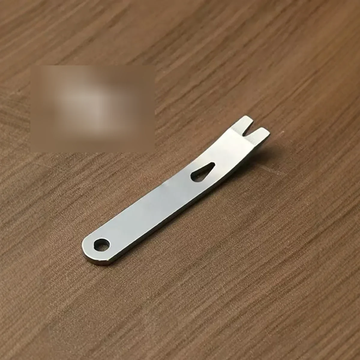 Multifunctional Pocket Tool – Lightweight Pry Bar with Durable Titanium Construction for Versatile Use
Multifunctional Pocket Tool – Lightweight Pry Bar with Durable Titanium Construction for Versatile Use